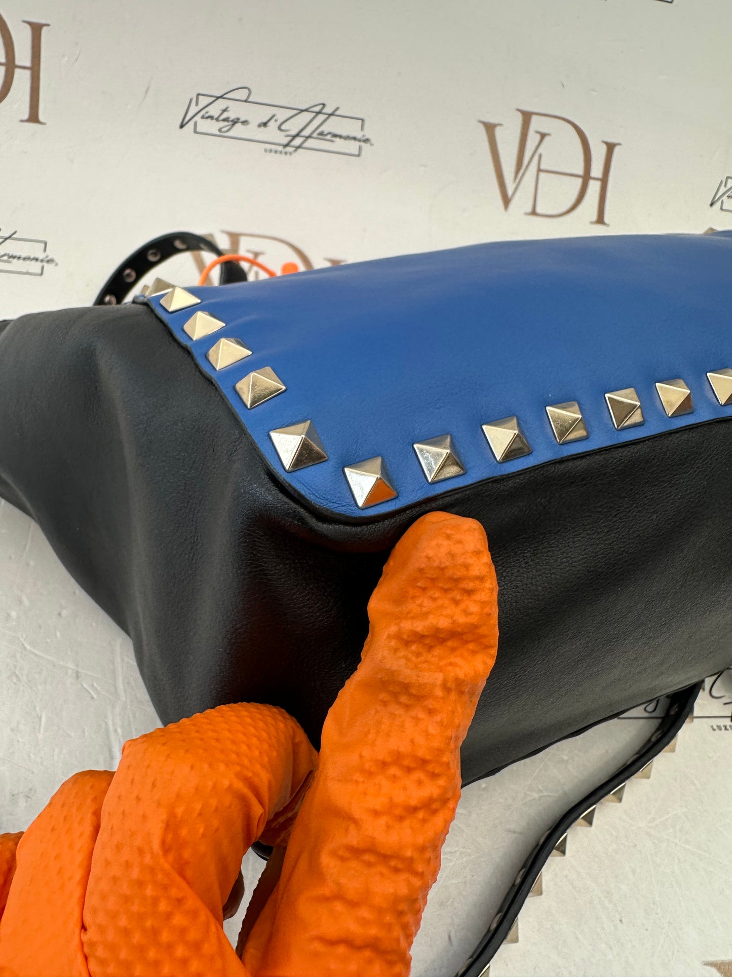 383083 - Valentino Rockstud
