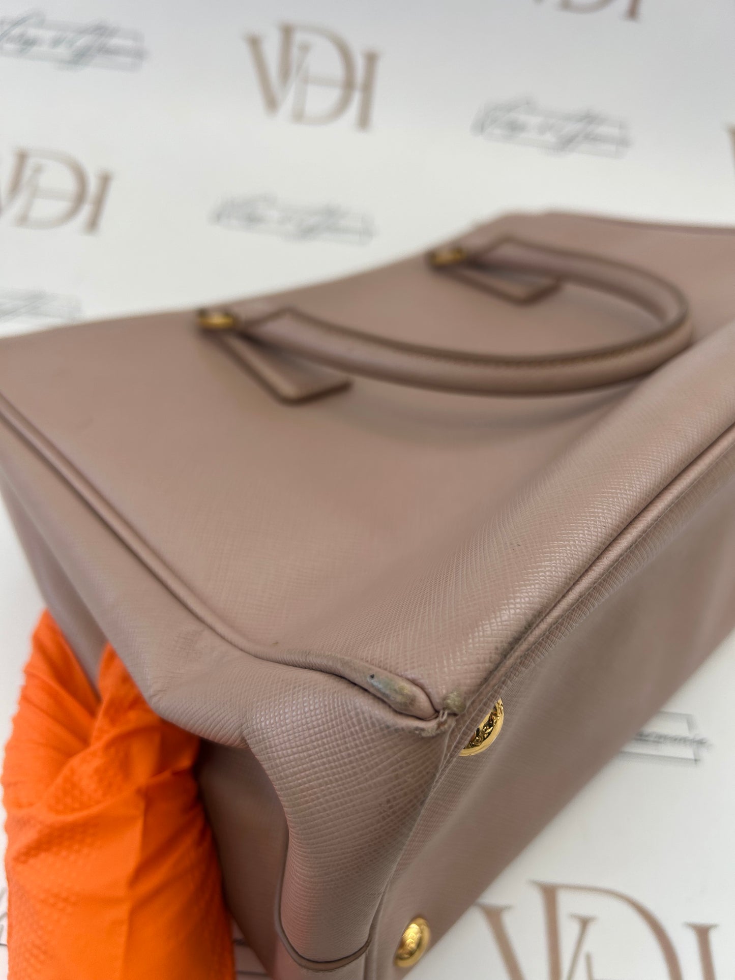 201017 - Prada Galleria