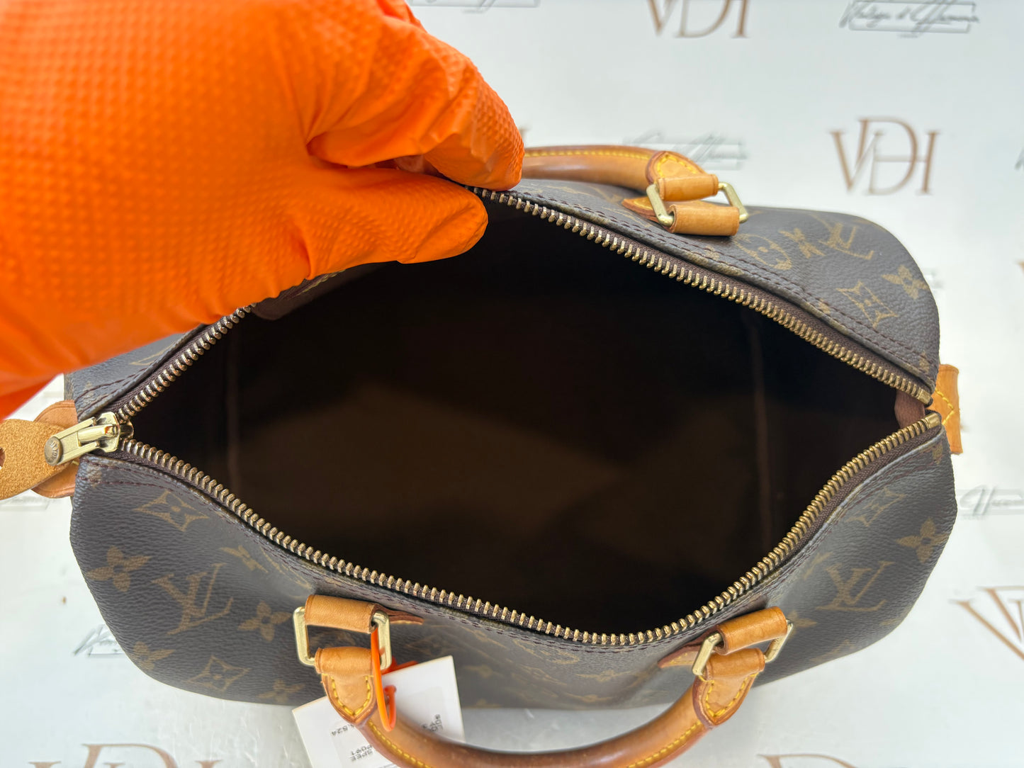 0188677 - Louis Vuitton Speedy 30