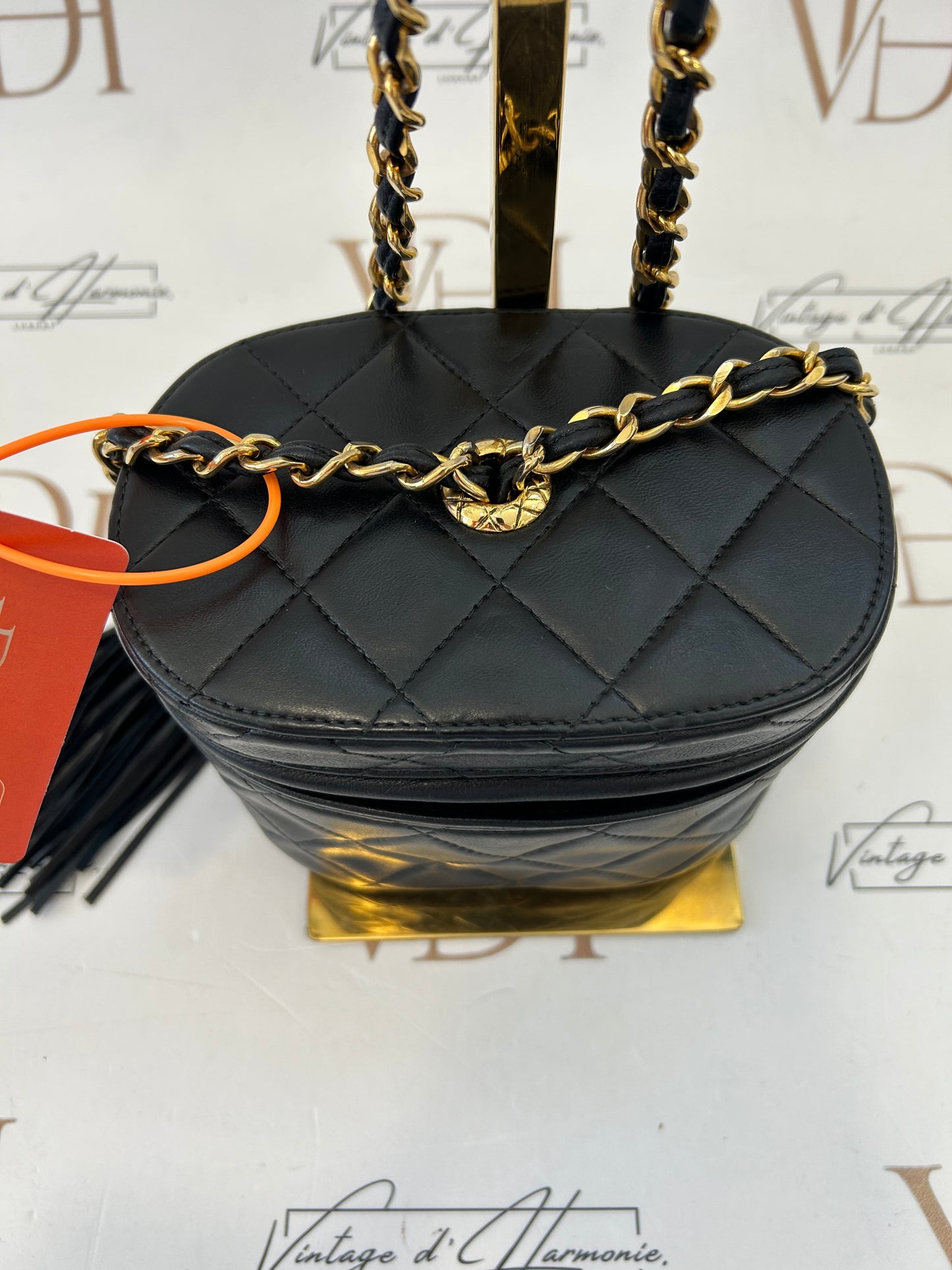 017040 - Chanel Black Lambskin Chain Shoulder Bag