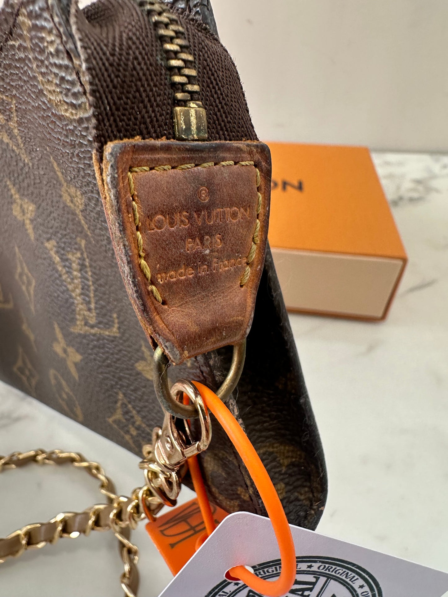 Louis Vuitton Pochette Bucket