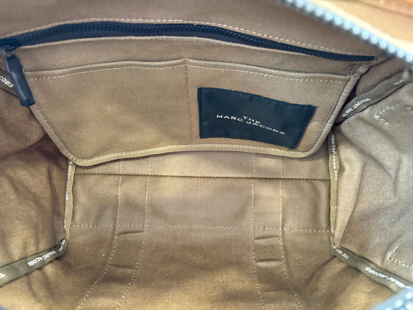 383684 - Marc Jacobs Traveler