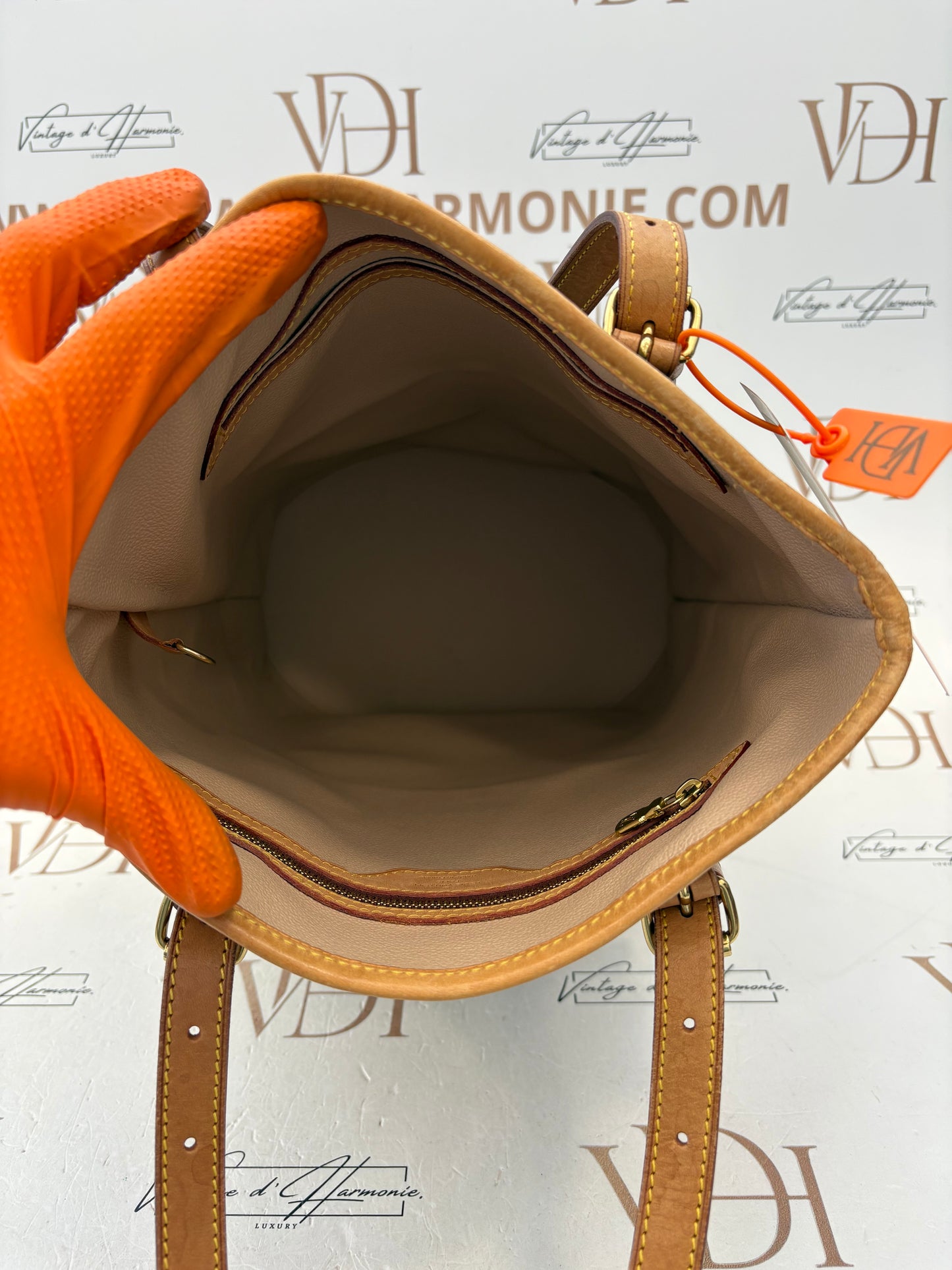 018885 - Louis Vuitton Bucket GM