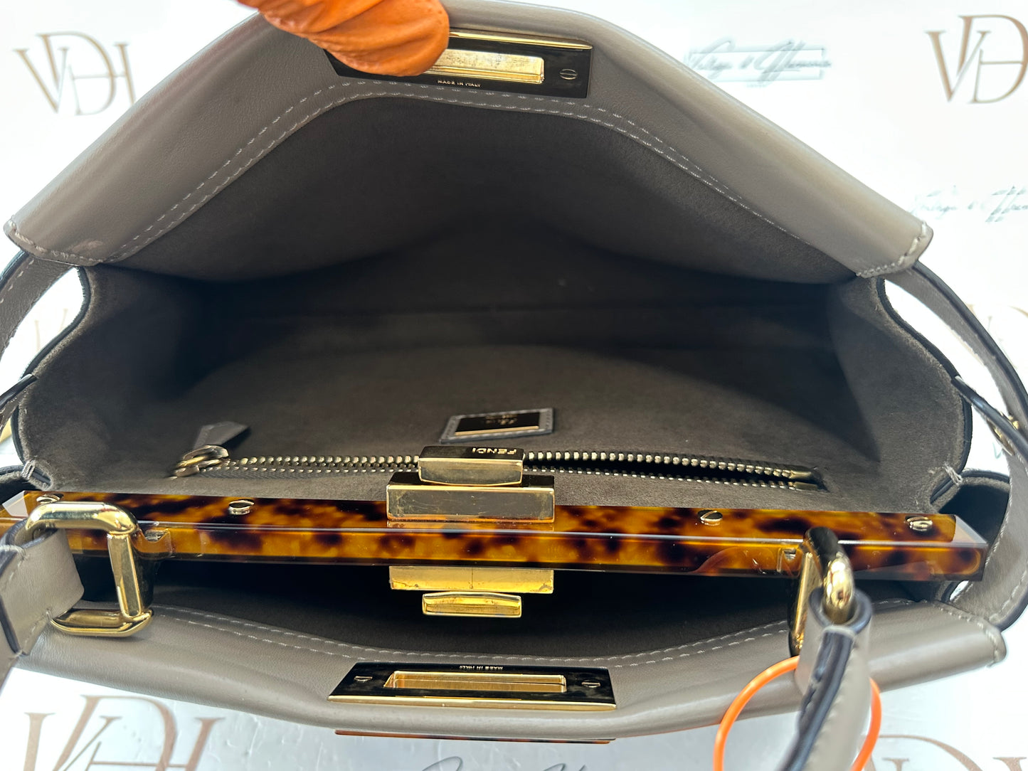 383074 - Fendi Peekaboo