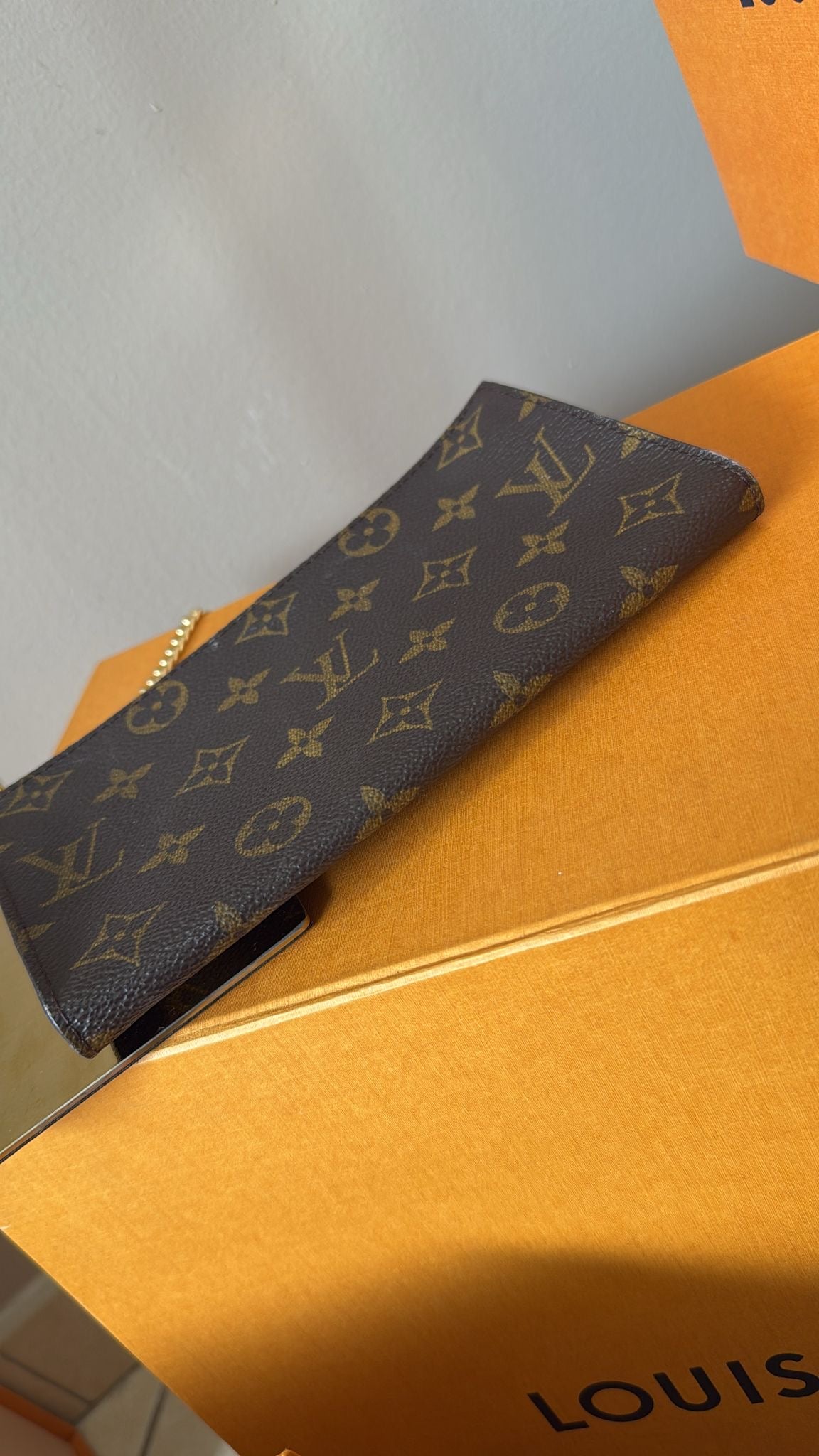 LV Pochette Bucket
