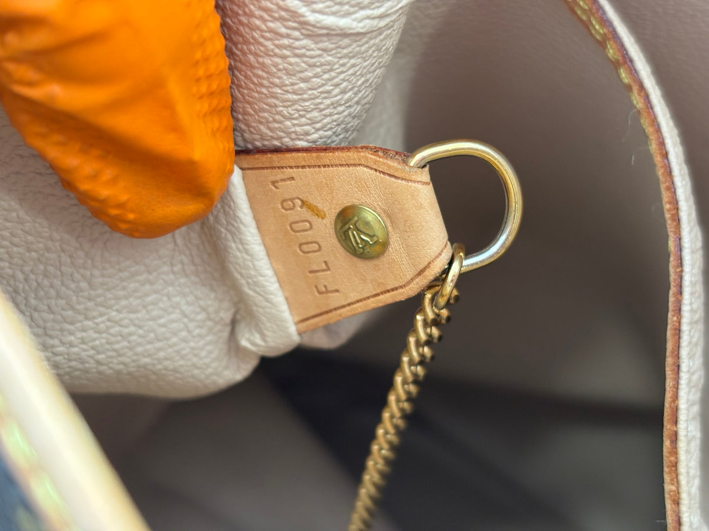 018844 - Louis Vuitton Bucket GM