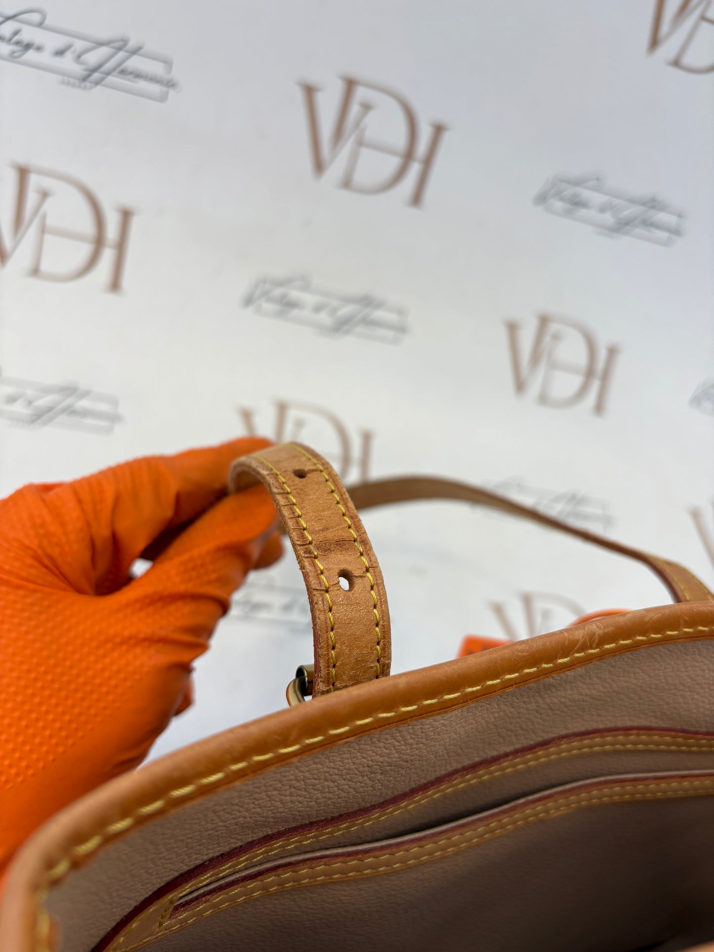 018189 - Louis Vuitton Bucket PM