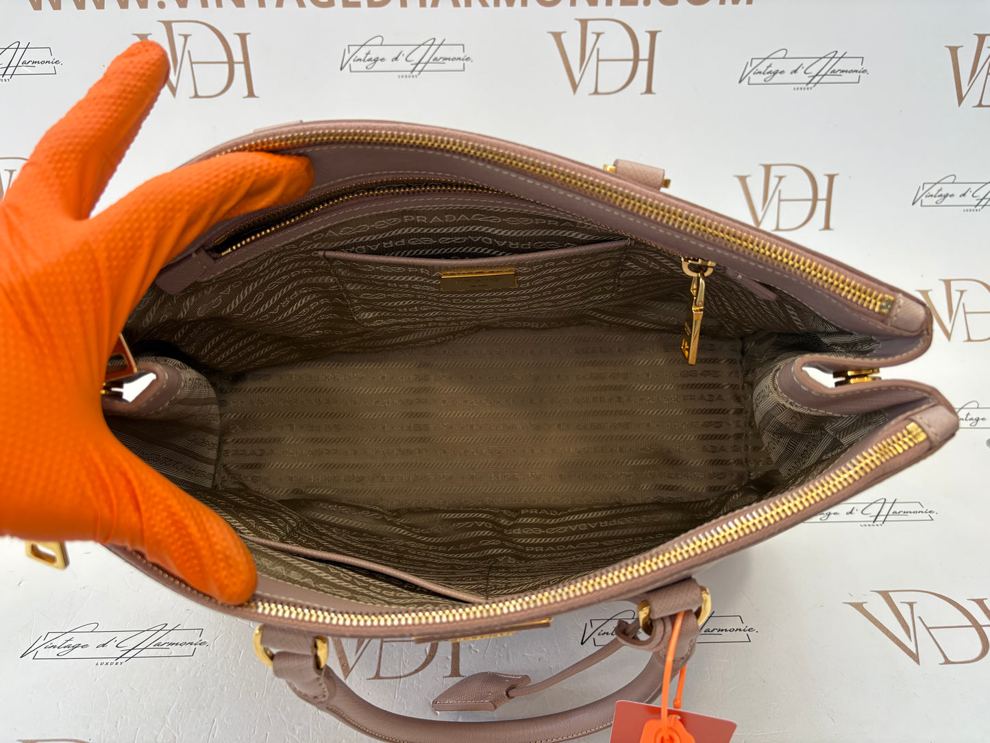 383694 - Prada Galleria