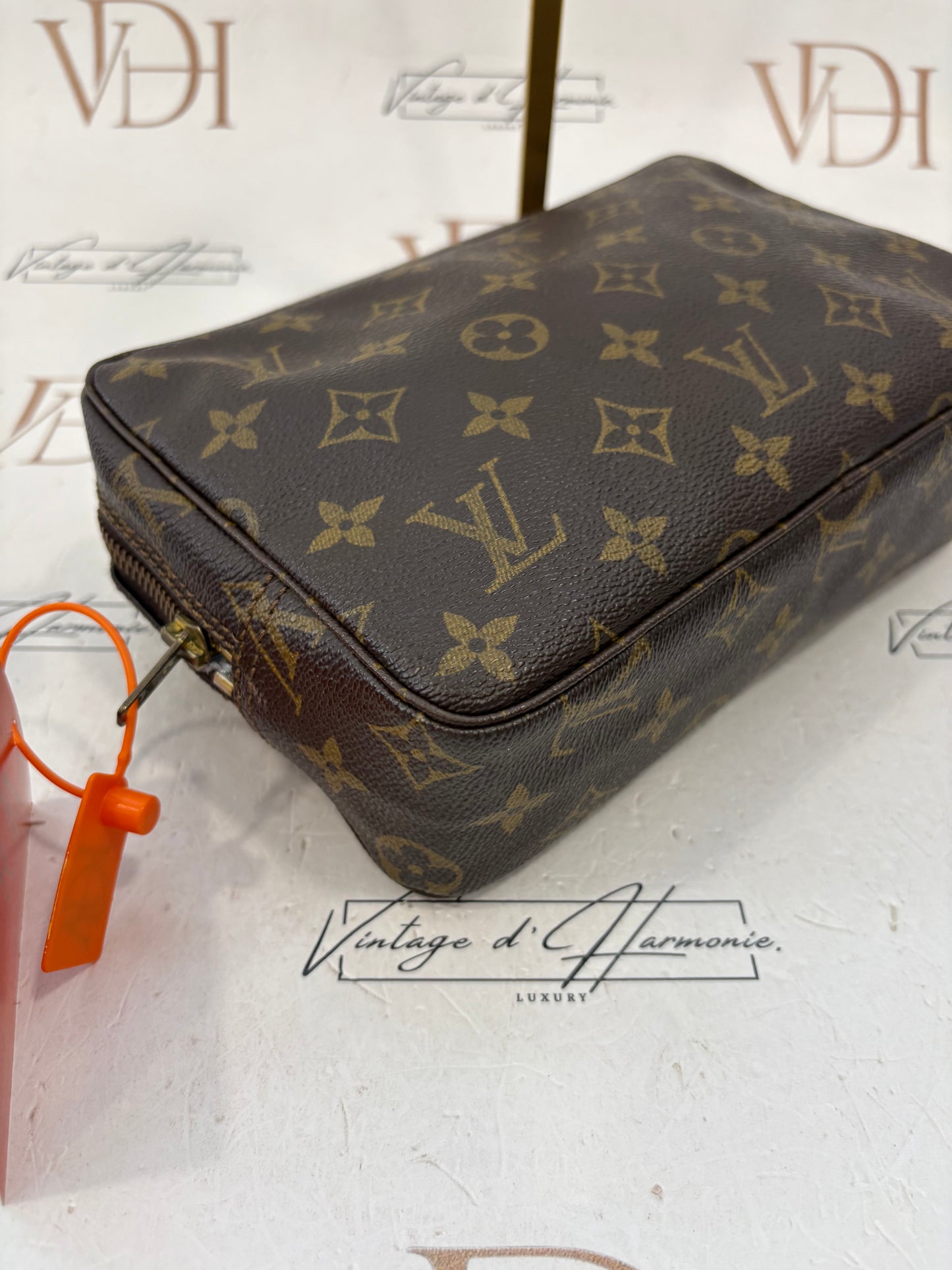 018700 - Louis Vuitton Trousse Toilette 23