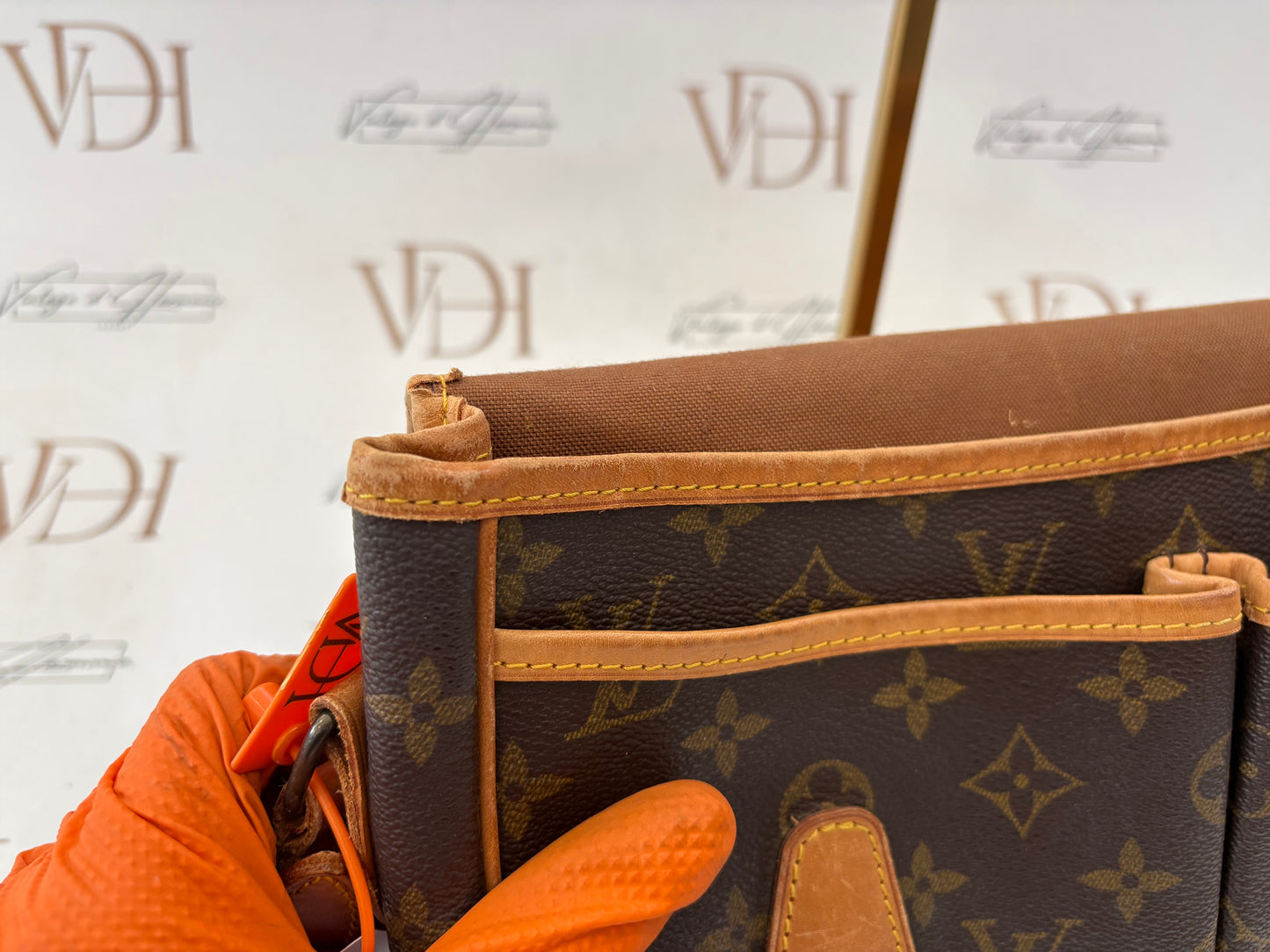 018262 - Louis Vuitton Gibeciere MM