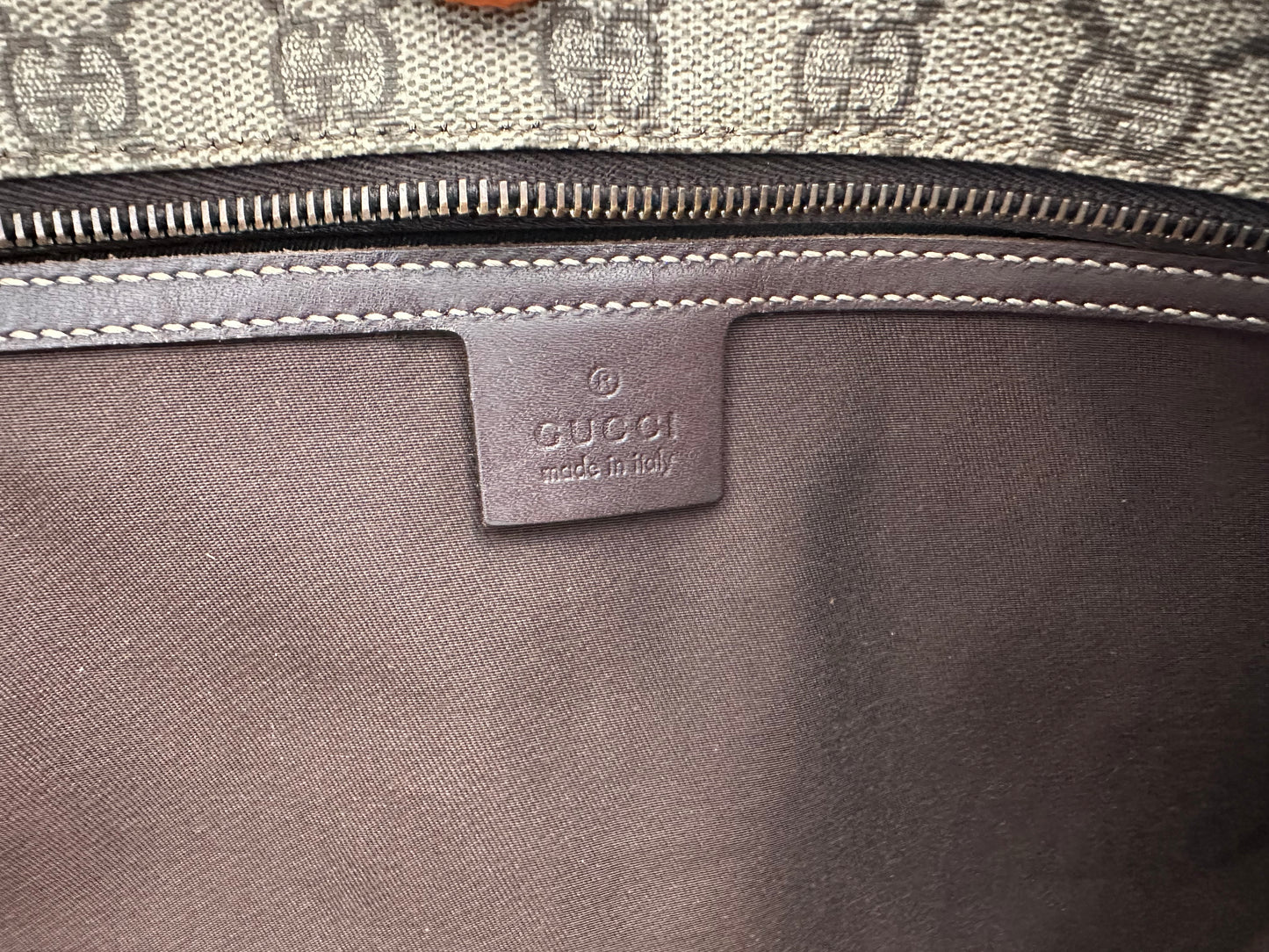102612 - Gucci GG Supreme