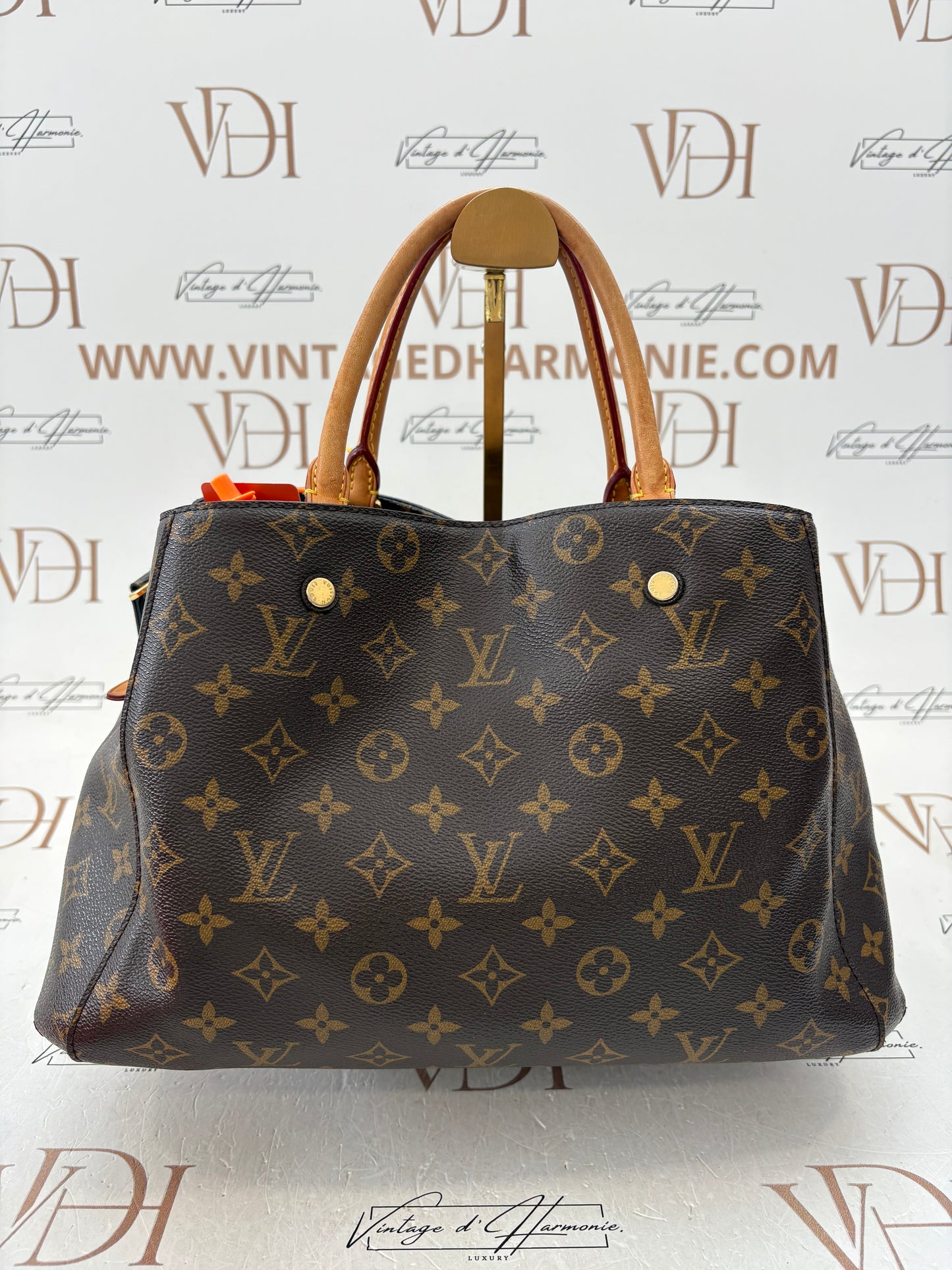 201102 - Louis Vuitton Montaigne