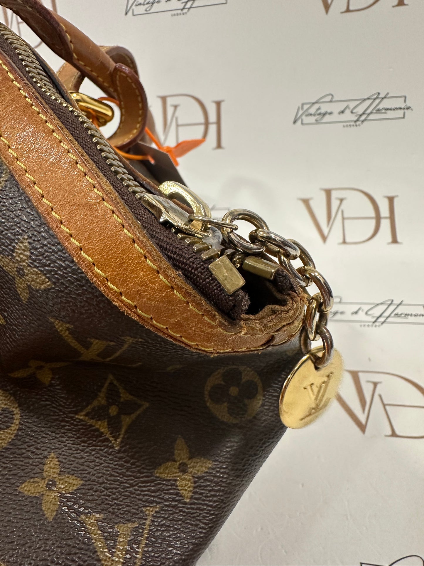 017813 - Louis Vuitton Tivoli GM