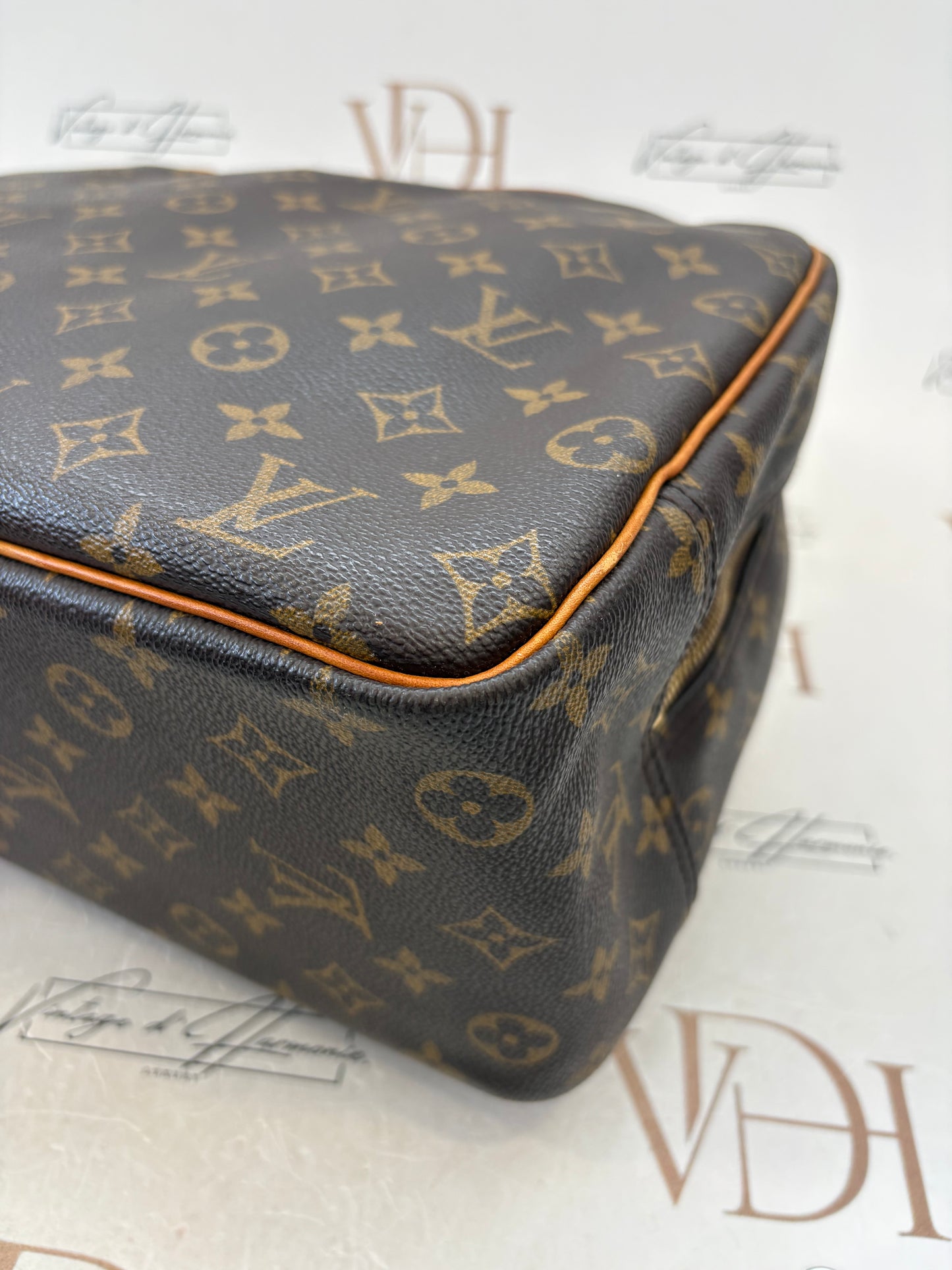 018941 - Louis Vuitton Deauville