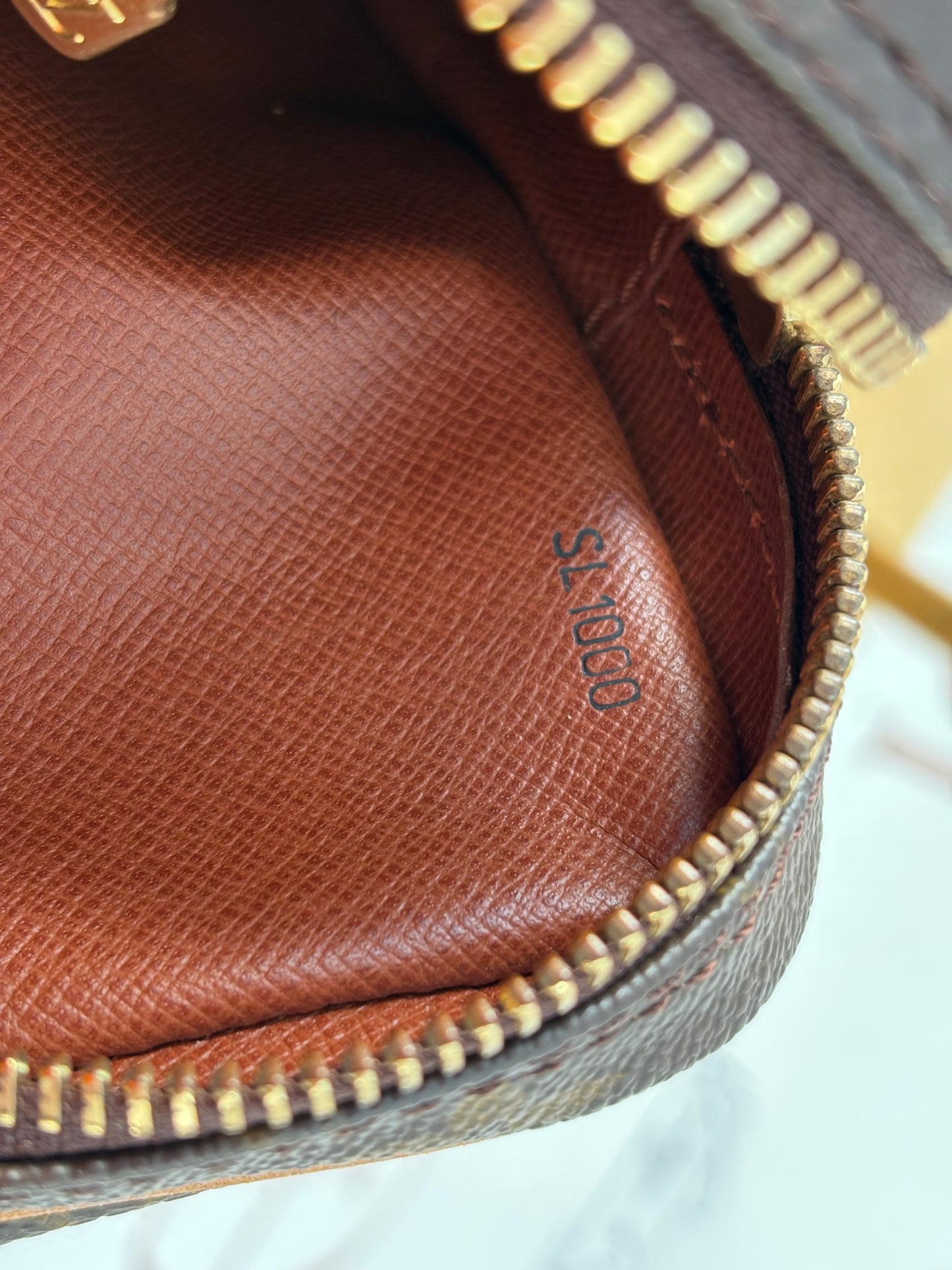 018939 - Louis Vuitton Dragonne GM