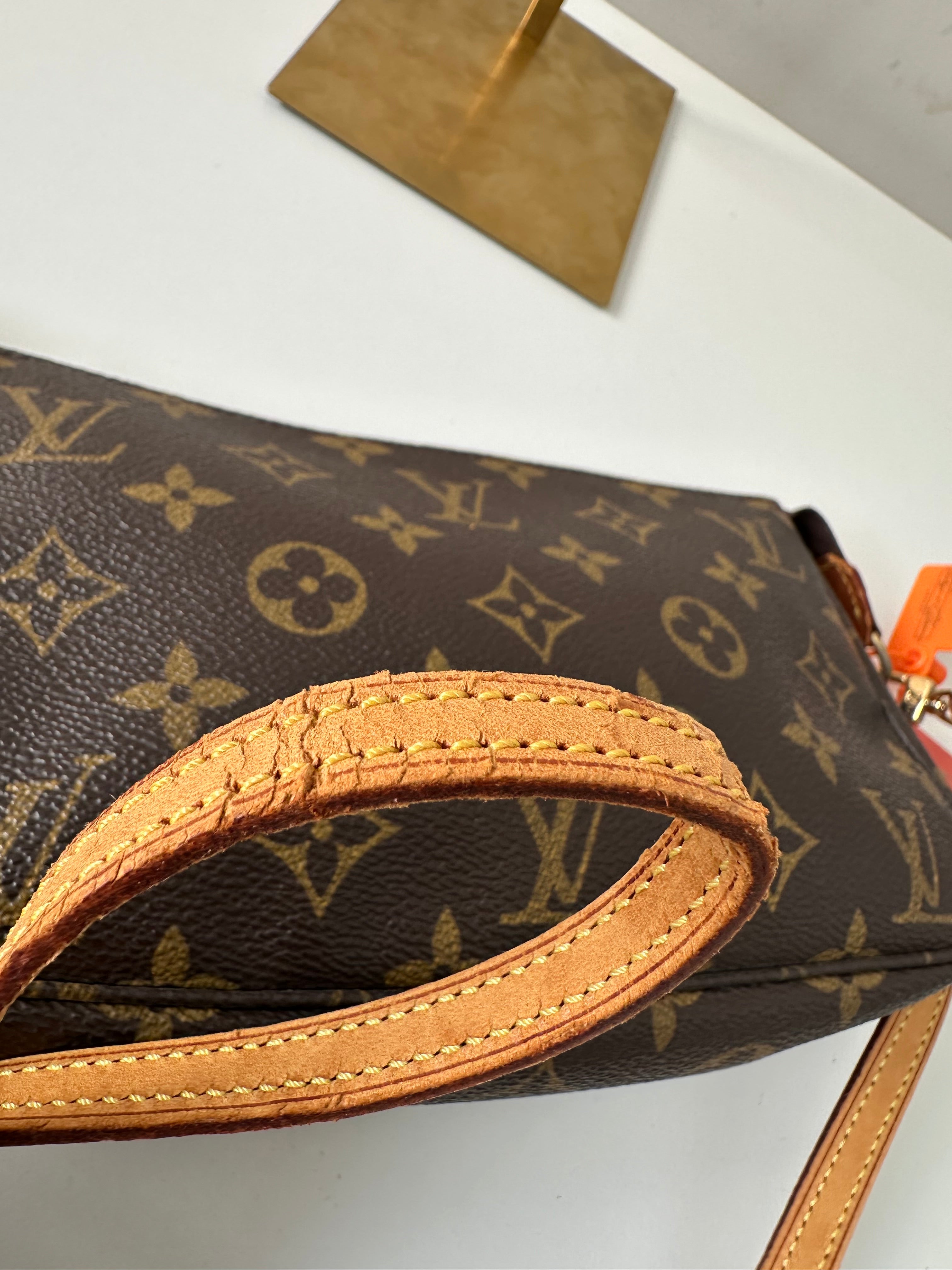 Louis Vuitton Pochette