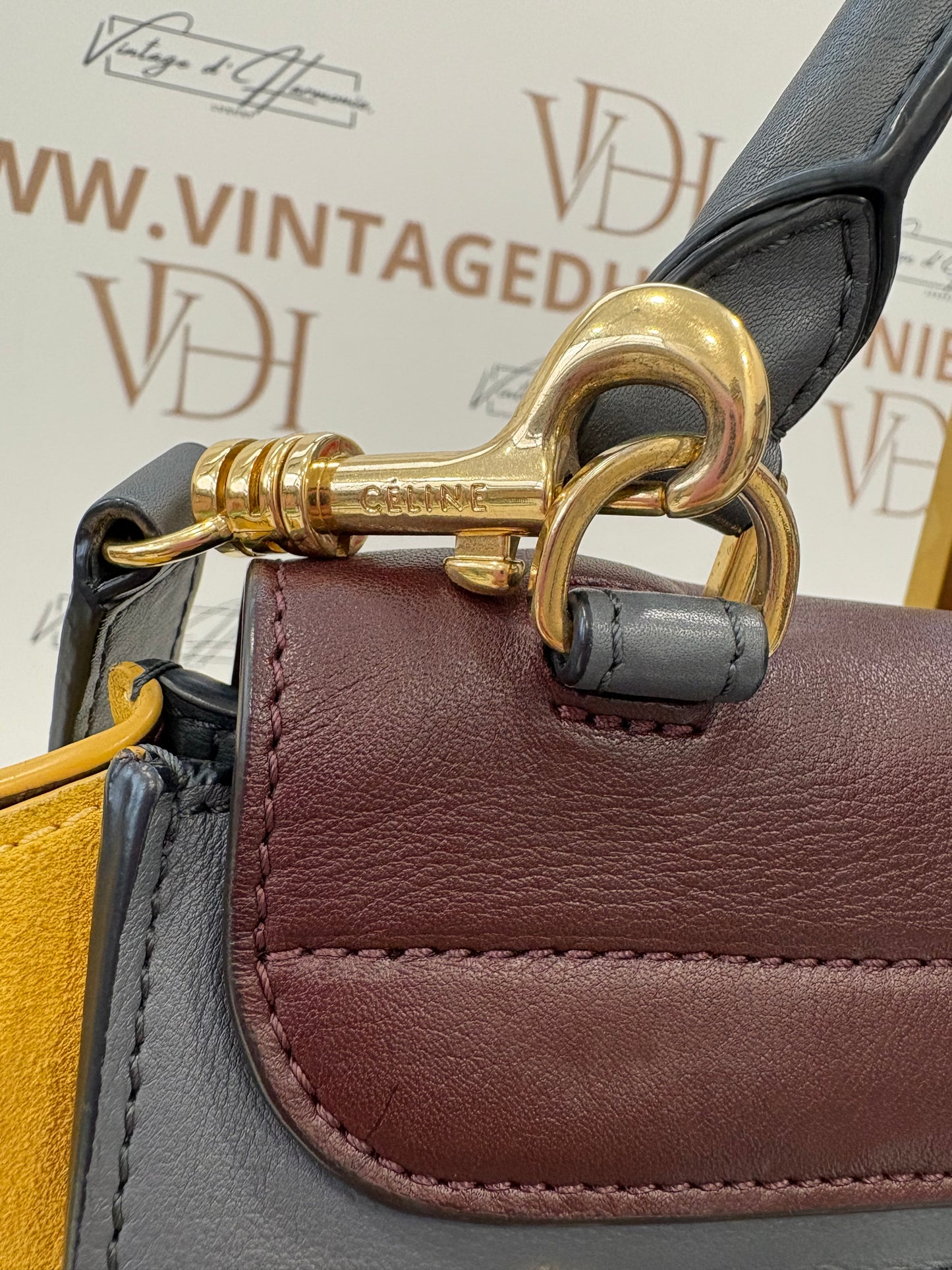 382910 - Céline Trapeze