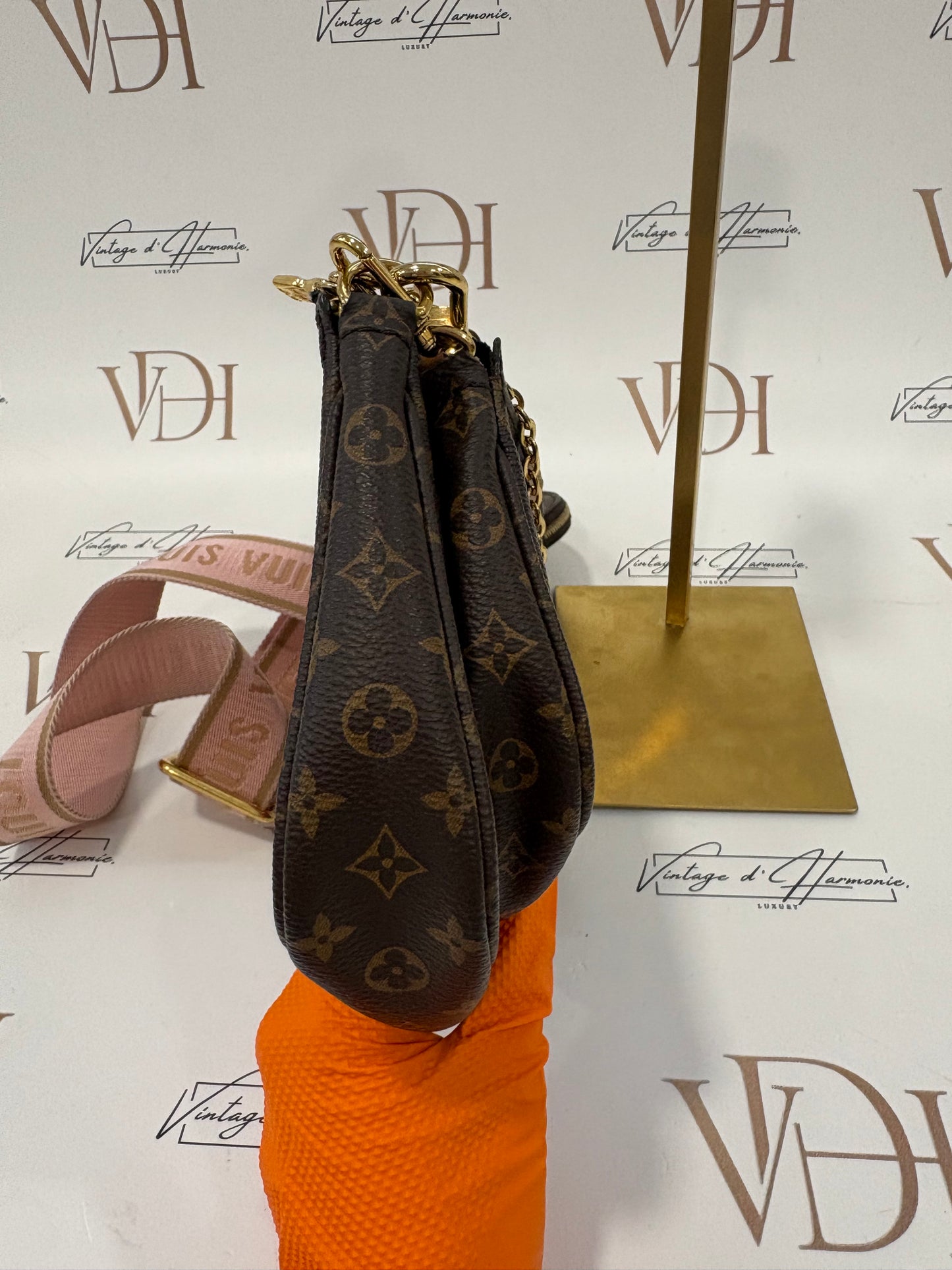 383332- Louis Vuitton Multi Pochette