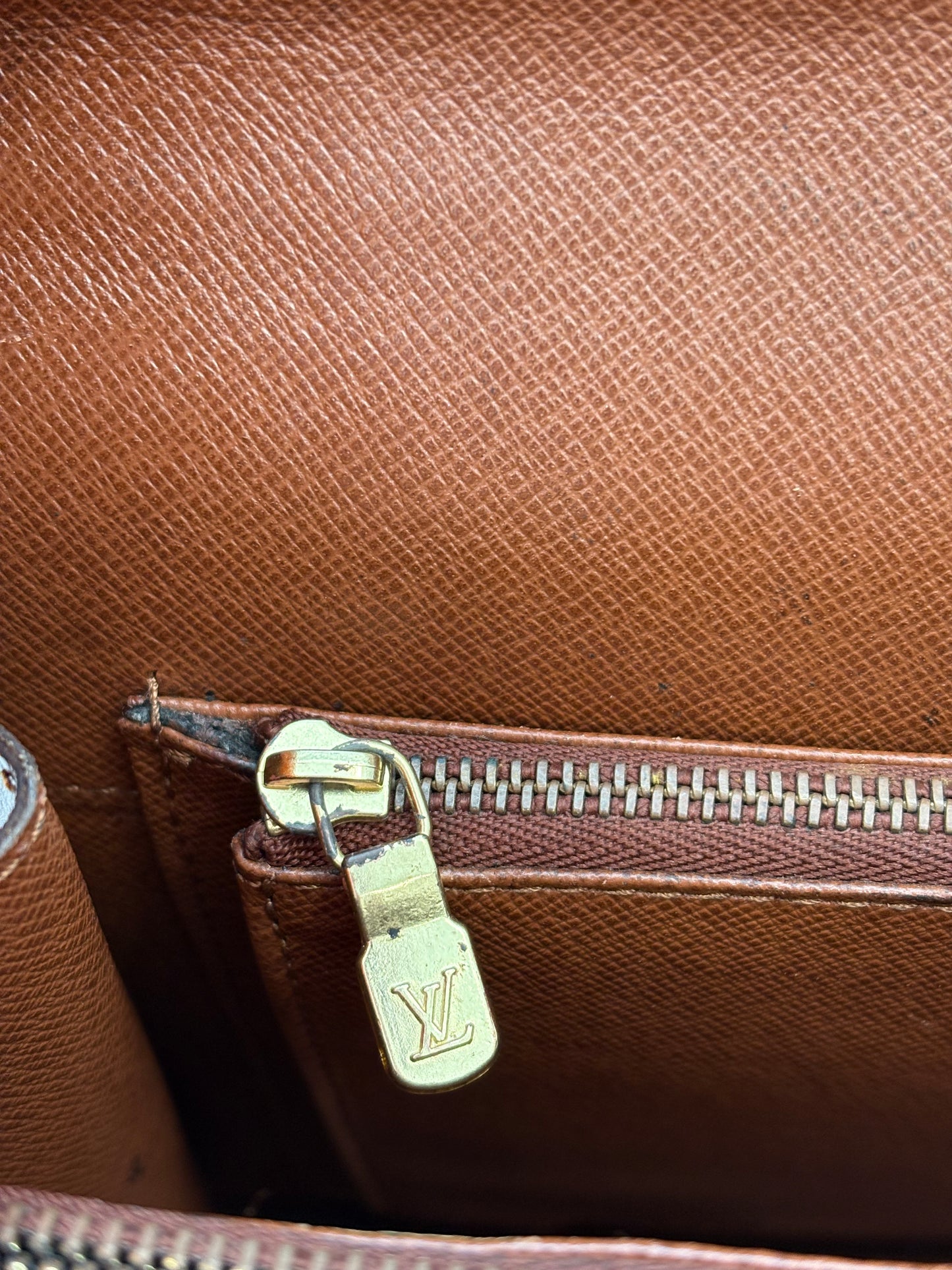018099 - Louis Vuitton Concorde