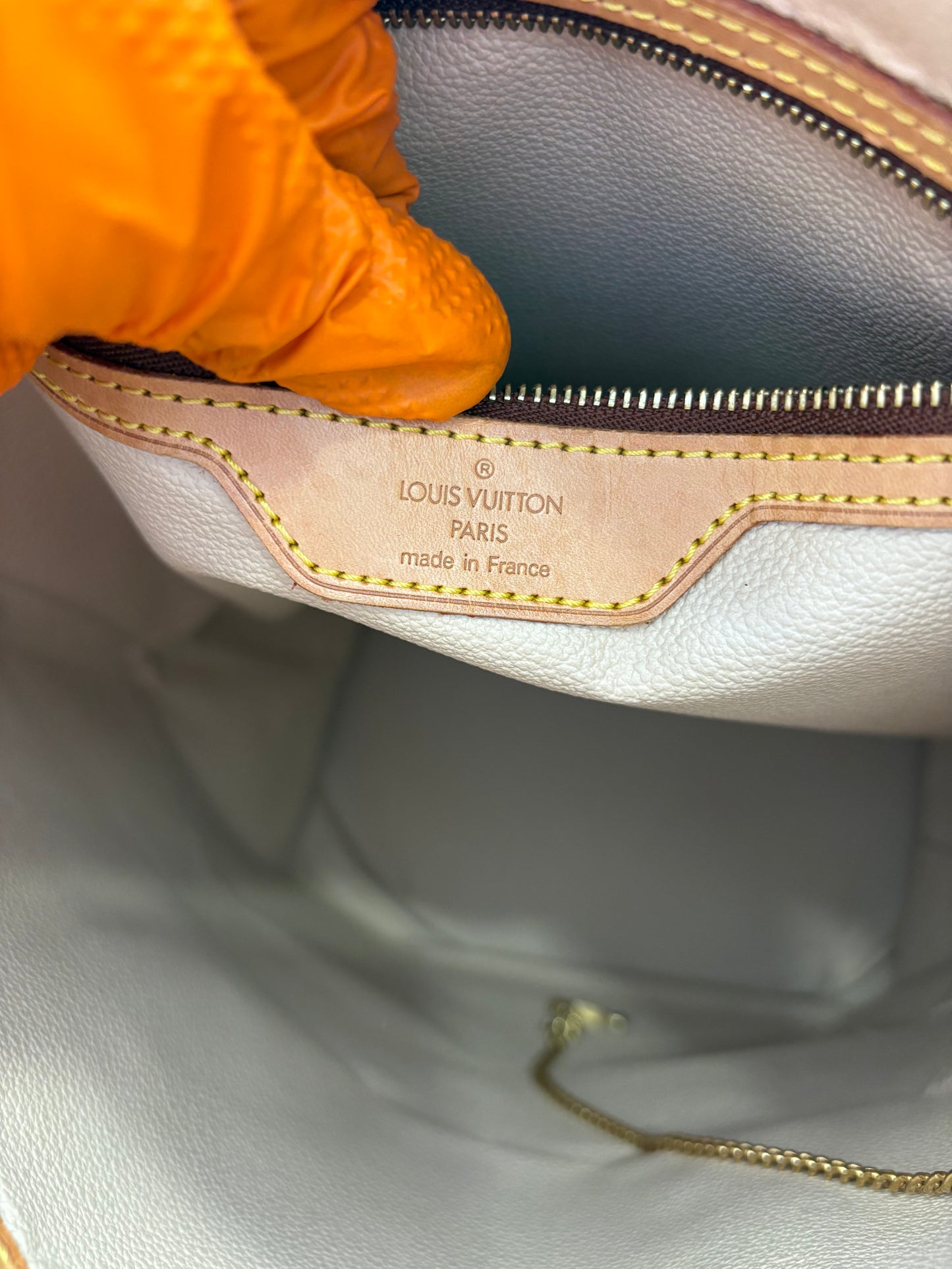 018844 - Louis Vuitton Bucket GM