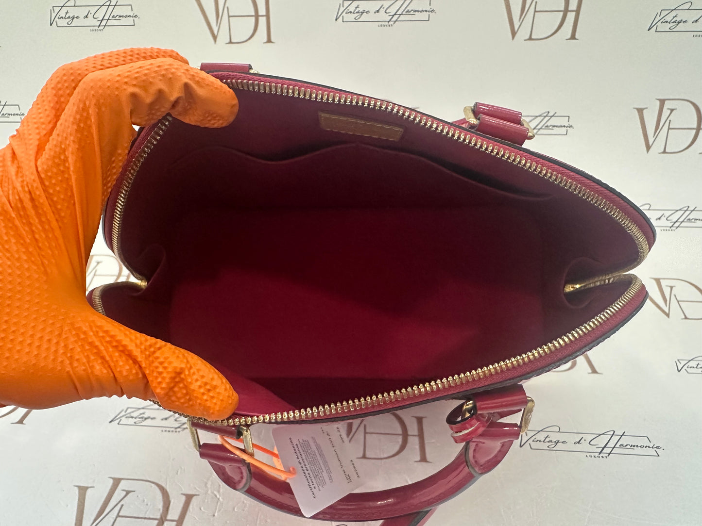 382863 - Louis Vuitton Alma Vernis Red