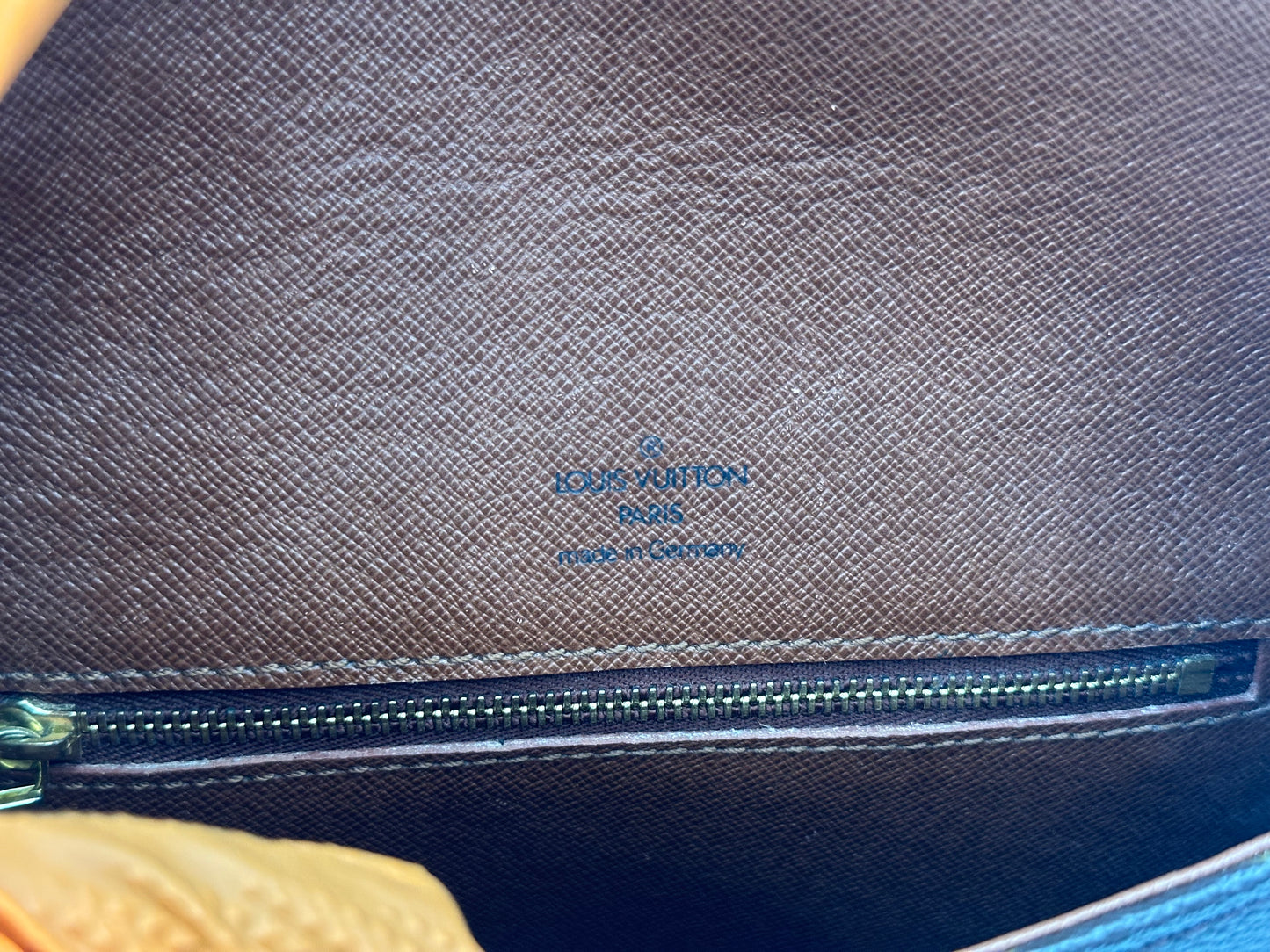 018075 - Louis Vuitton Saint Cloud MM