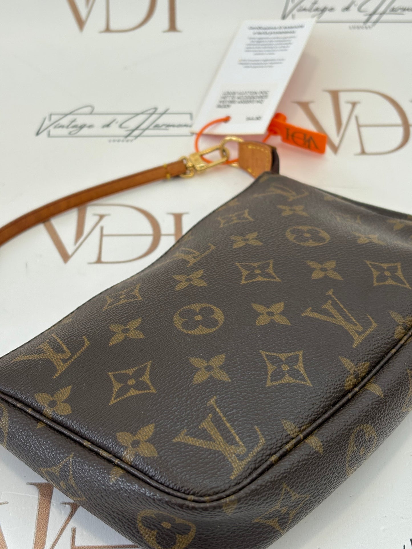 018106 - Louis Vuitton Pochette Accessoires
