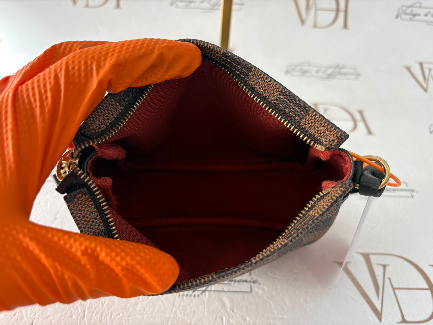 017307 - Louis Vuitton Damier Navona