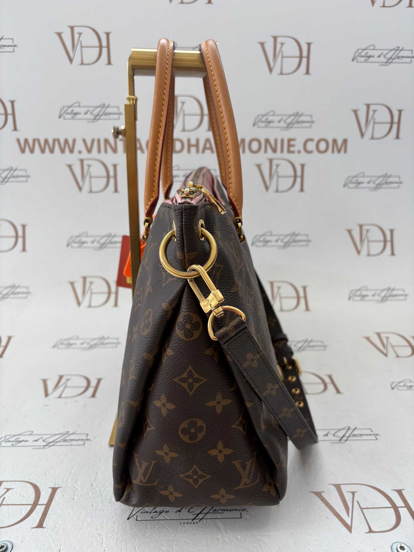 201184 - Louis Vuitton Pallas