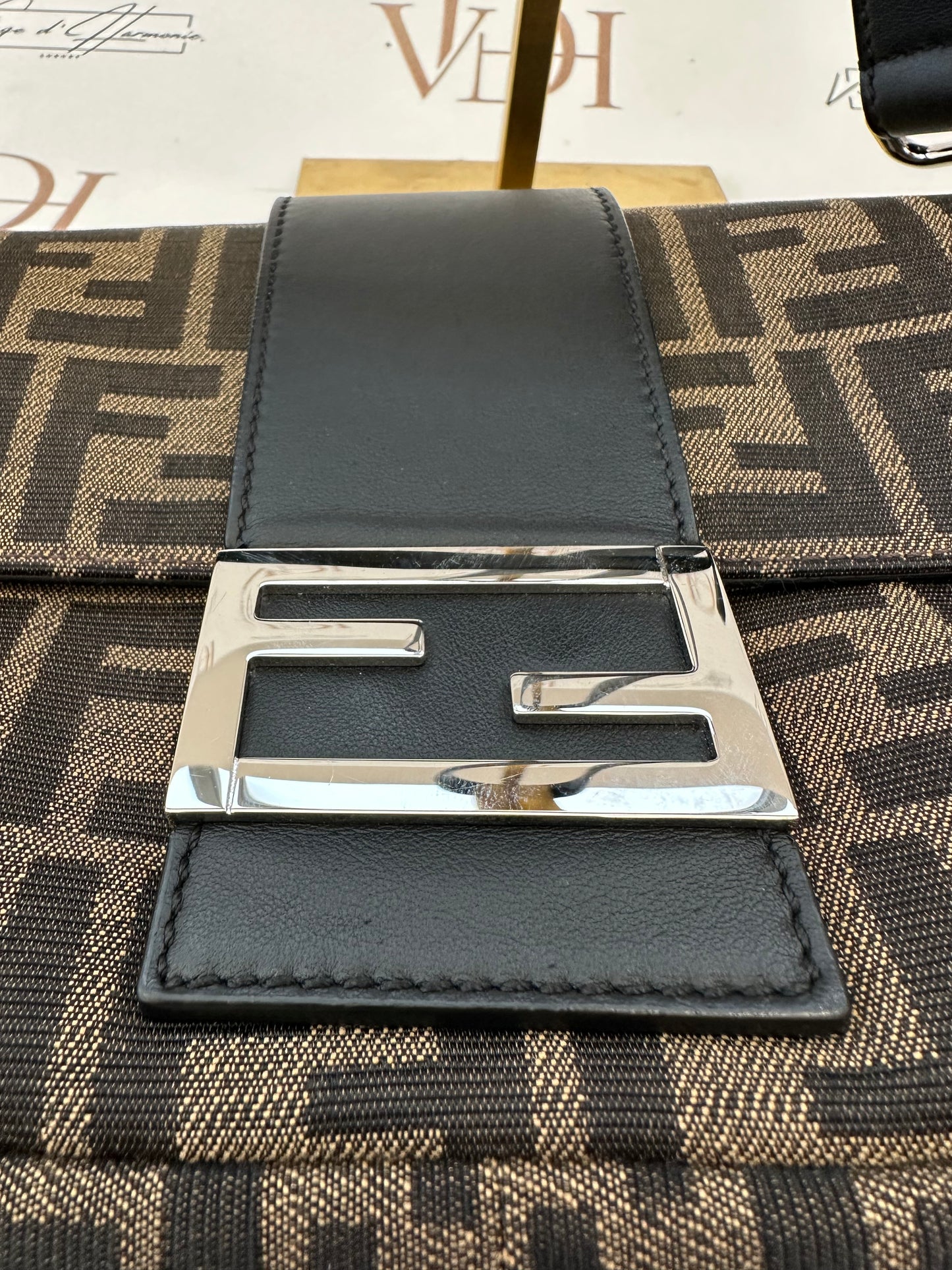 382668 - Fendi Baguette