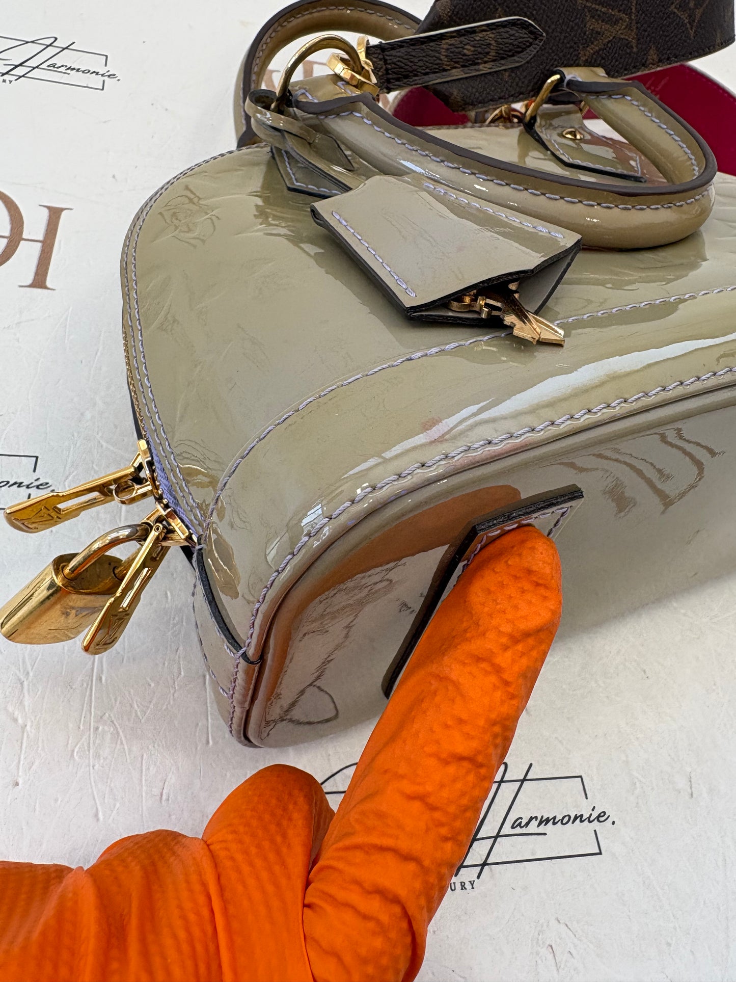 017711 - Louis Vuitton Alma BB Limited Vernis