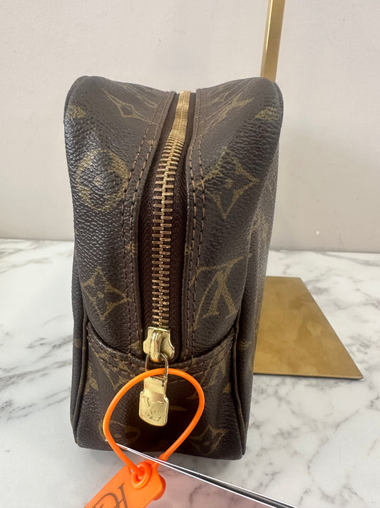 Louis Vuitton Trousse Toilette 28