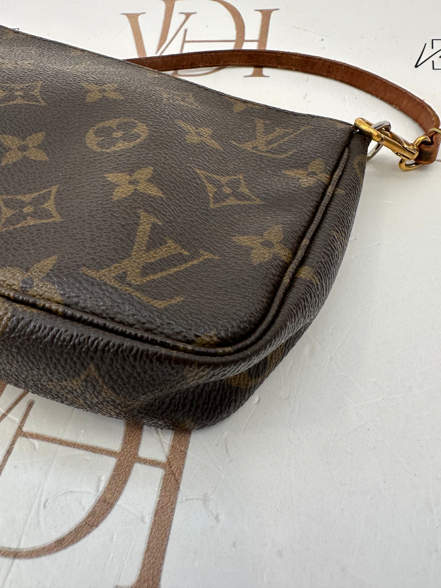 017749 - Louis Vuitton Pochette