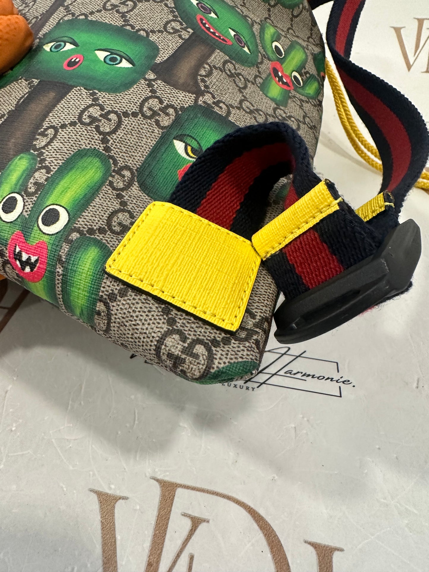 102377 - Gucci Pouch