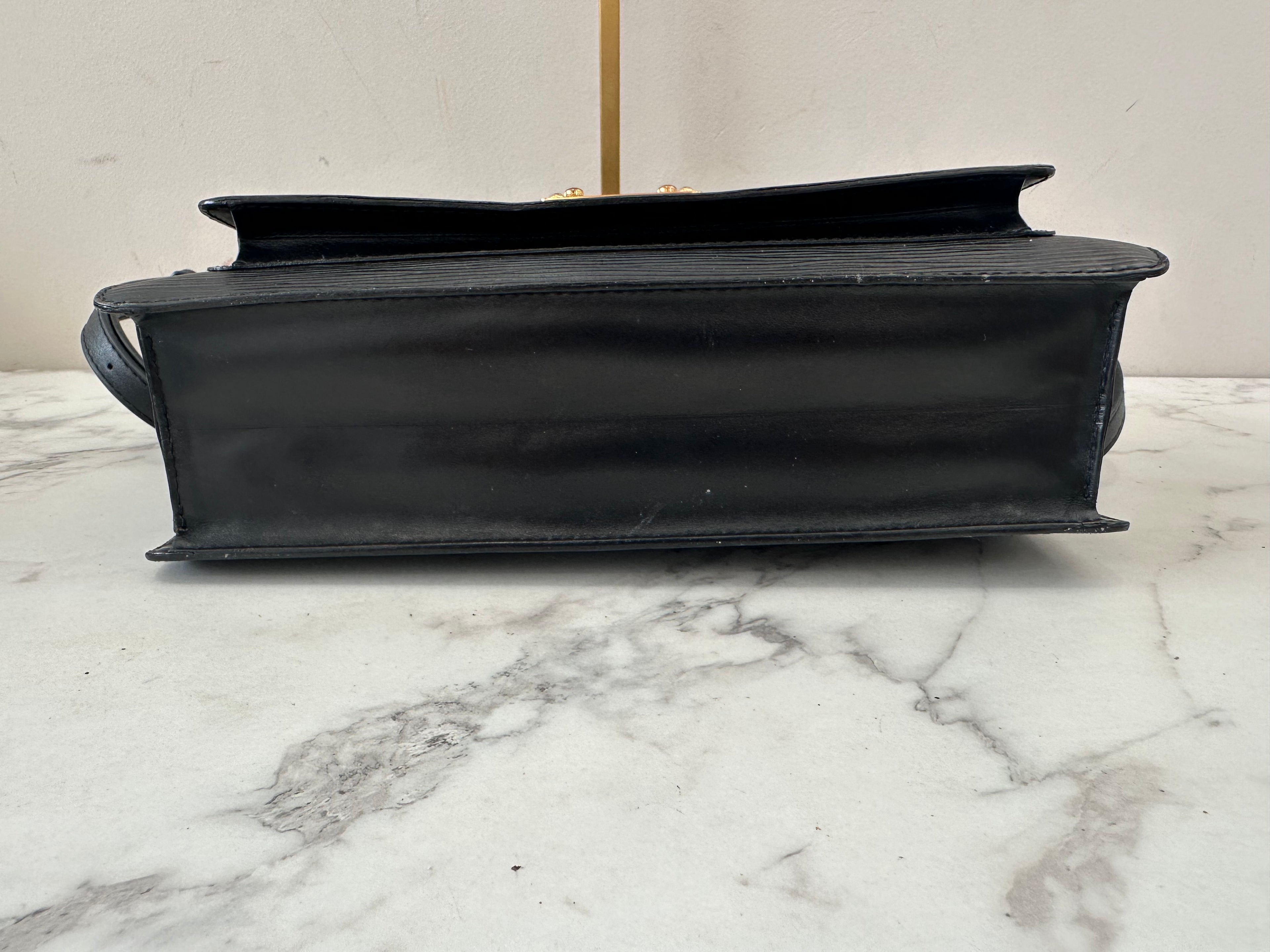 Louis Vuitton Monceau 28