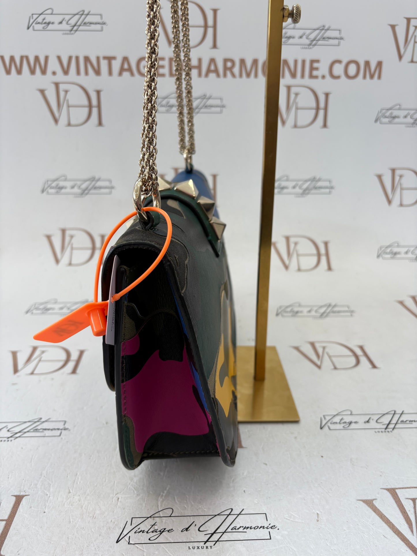 201268 - Valentino Glam Lock
