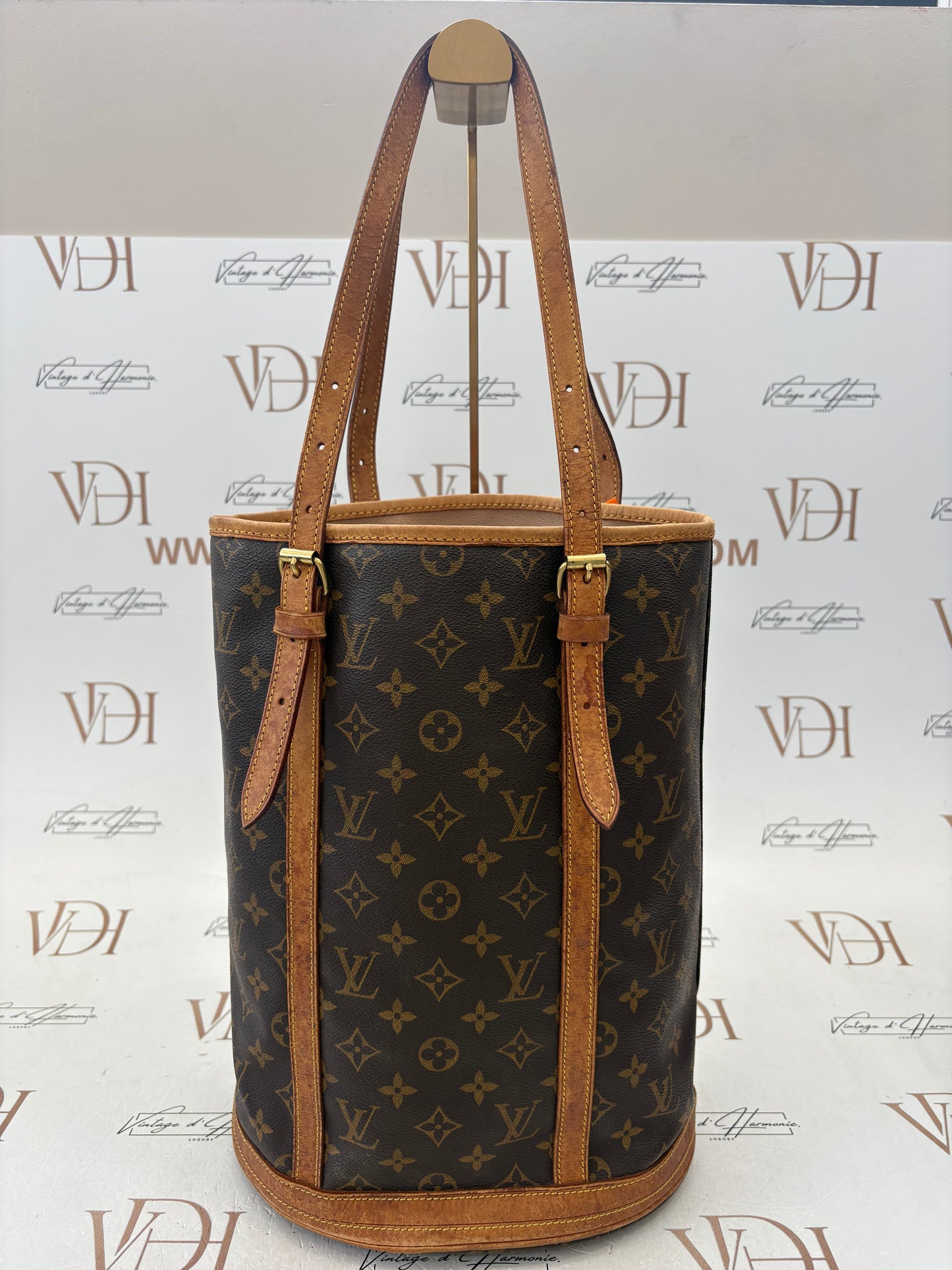 018539 - Louis Vuitton Bucket GM