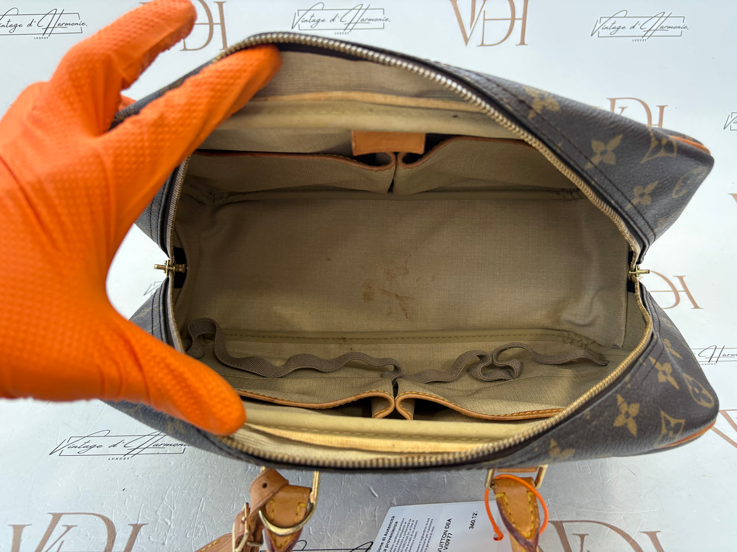 018941 - Louis Vuitton Deauville