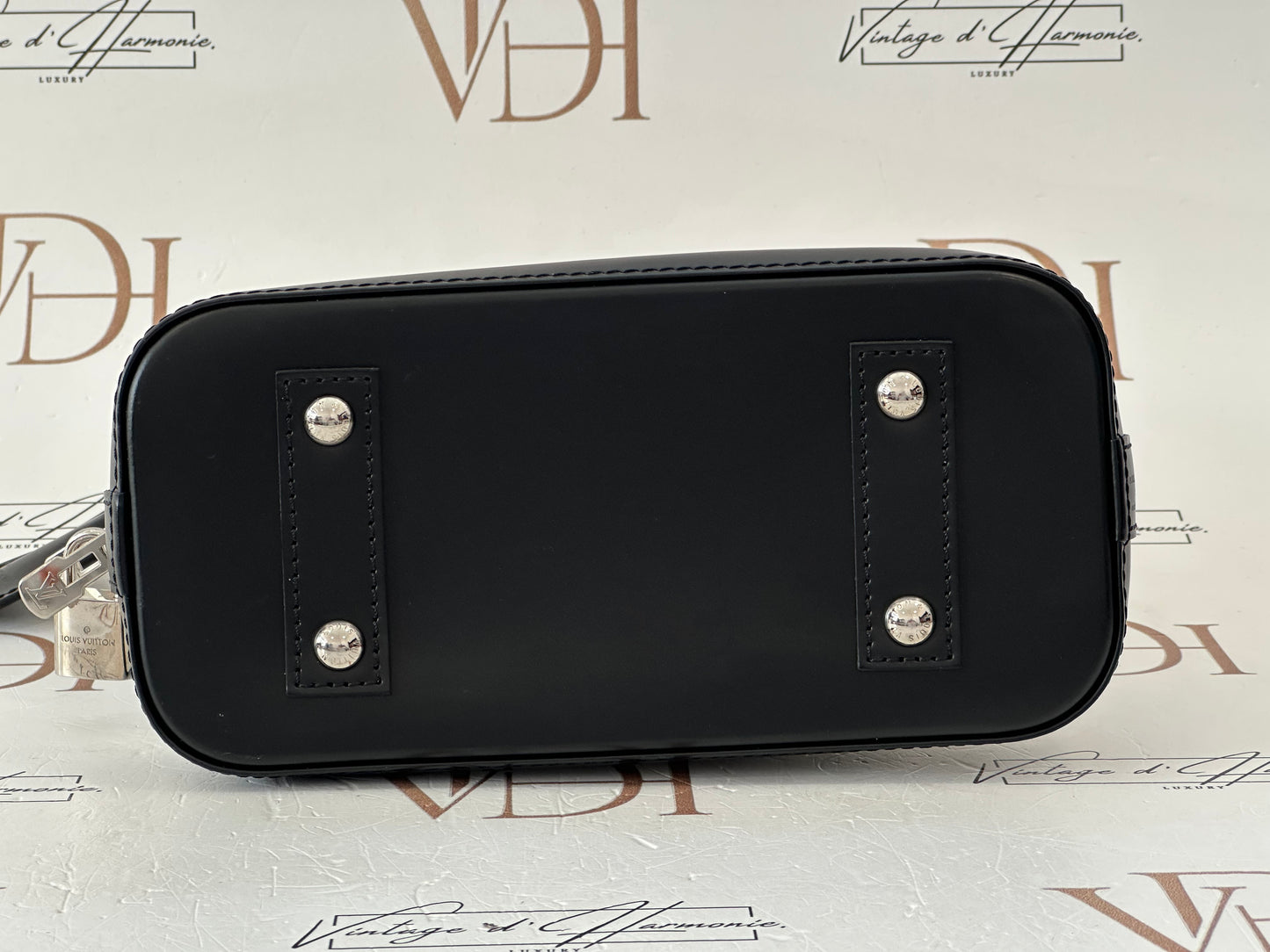 017807 - Louis Vuitton Alma BB Epi White