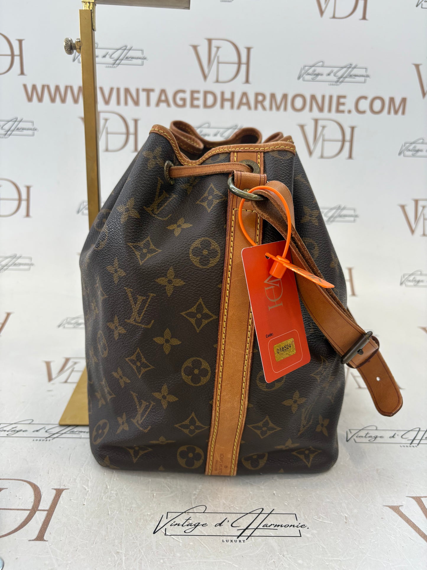 018524 - Louis Vuitton Petite Noé