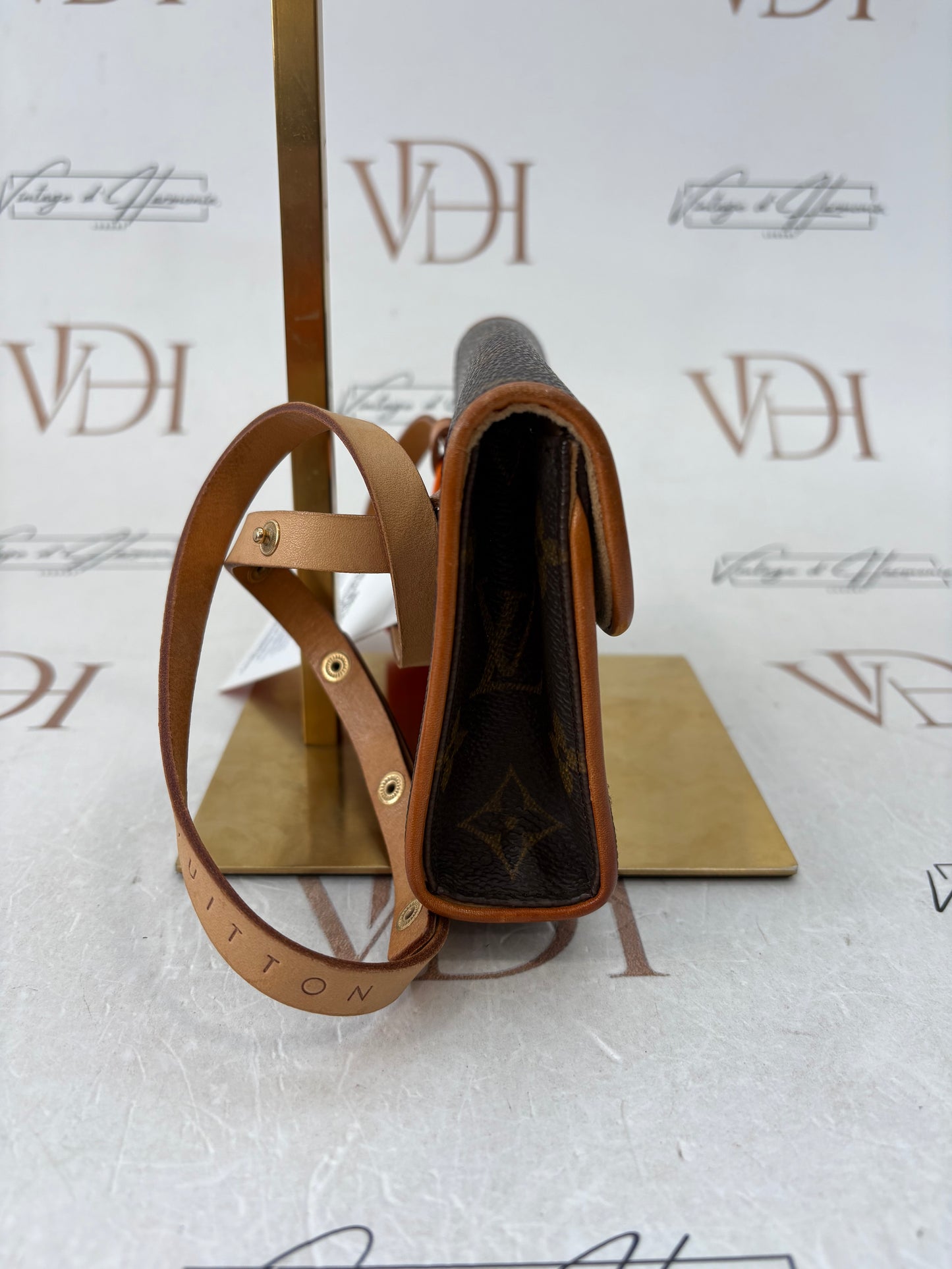 018982 - Louis Vuitton Florentine