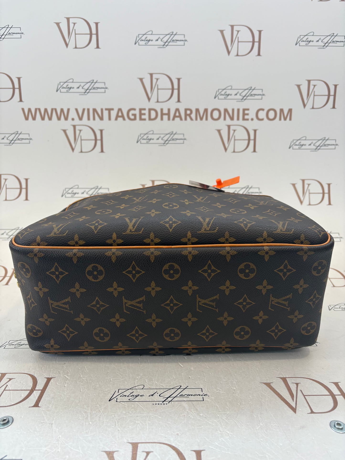 018924 - Louis Vuitton Deauville