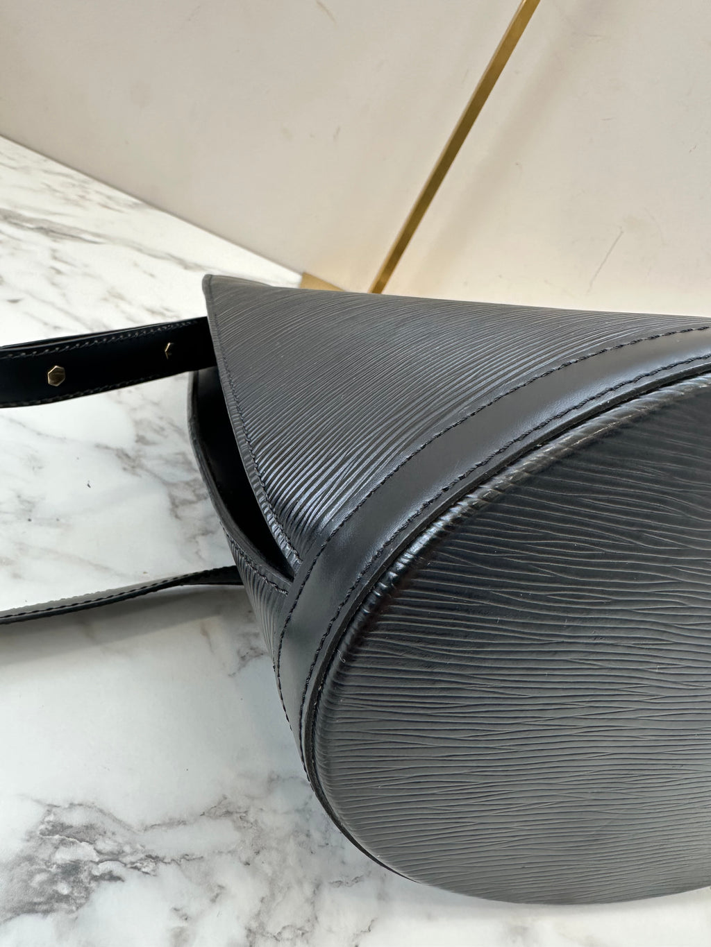 Louis Vuitton Black Epi Cluny