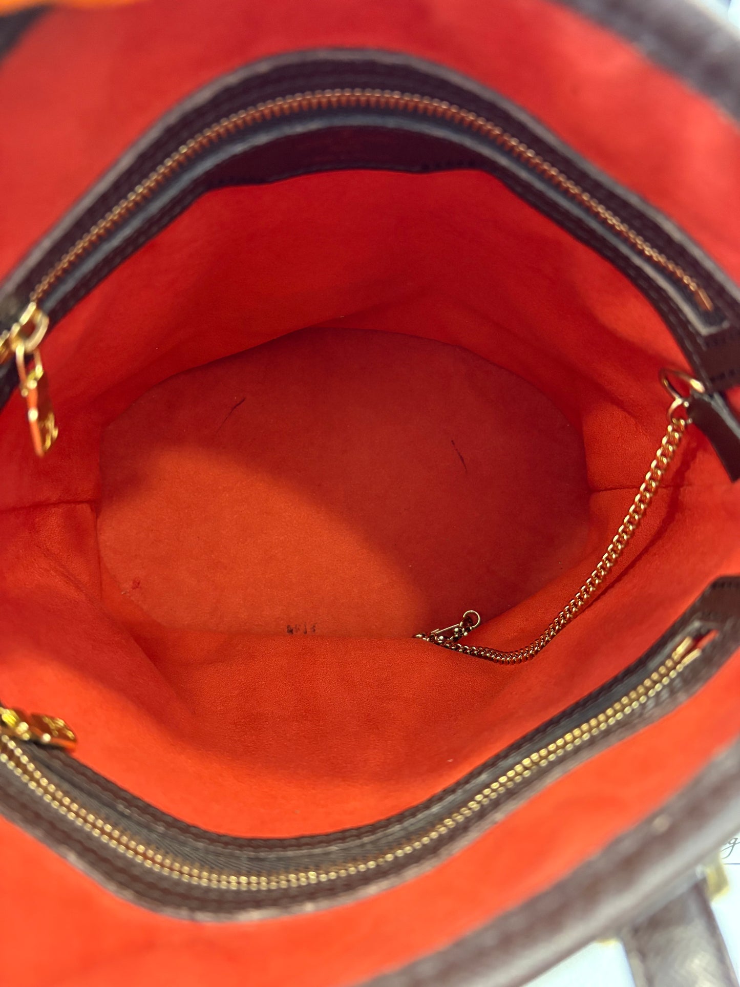 018281 - Louis Vuitton Marais