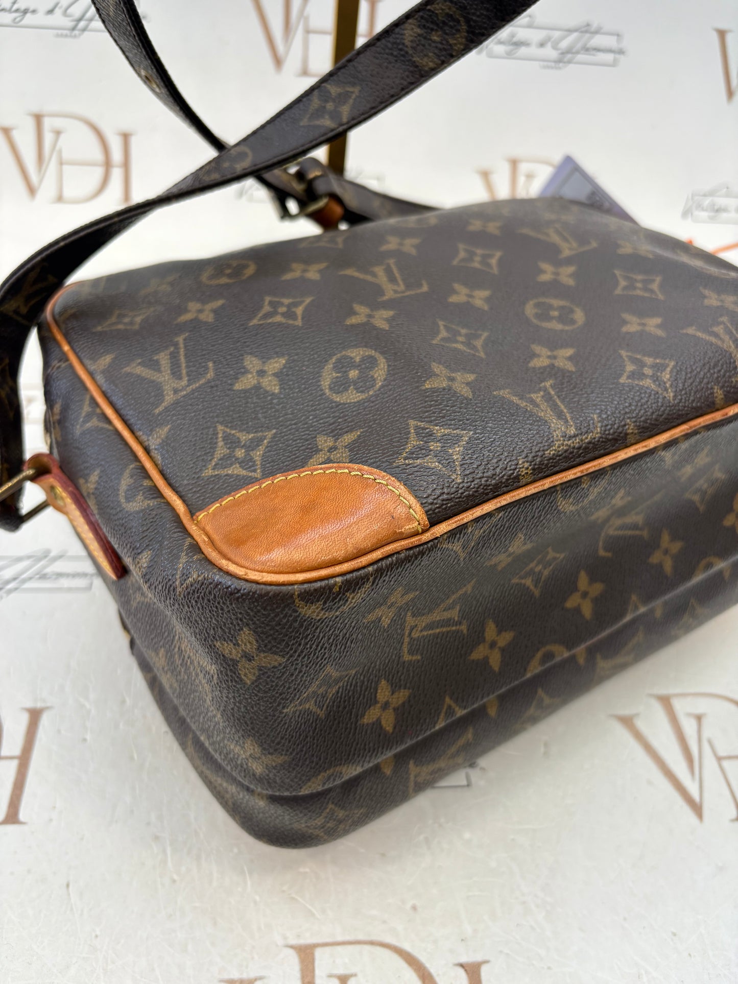 018197 - Louis Vuitton Nile