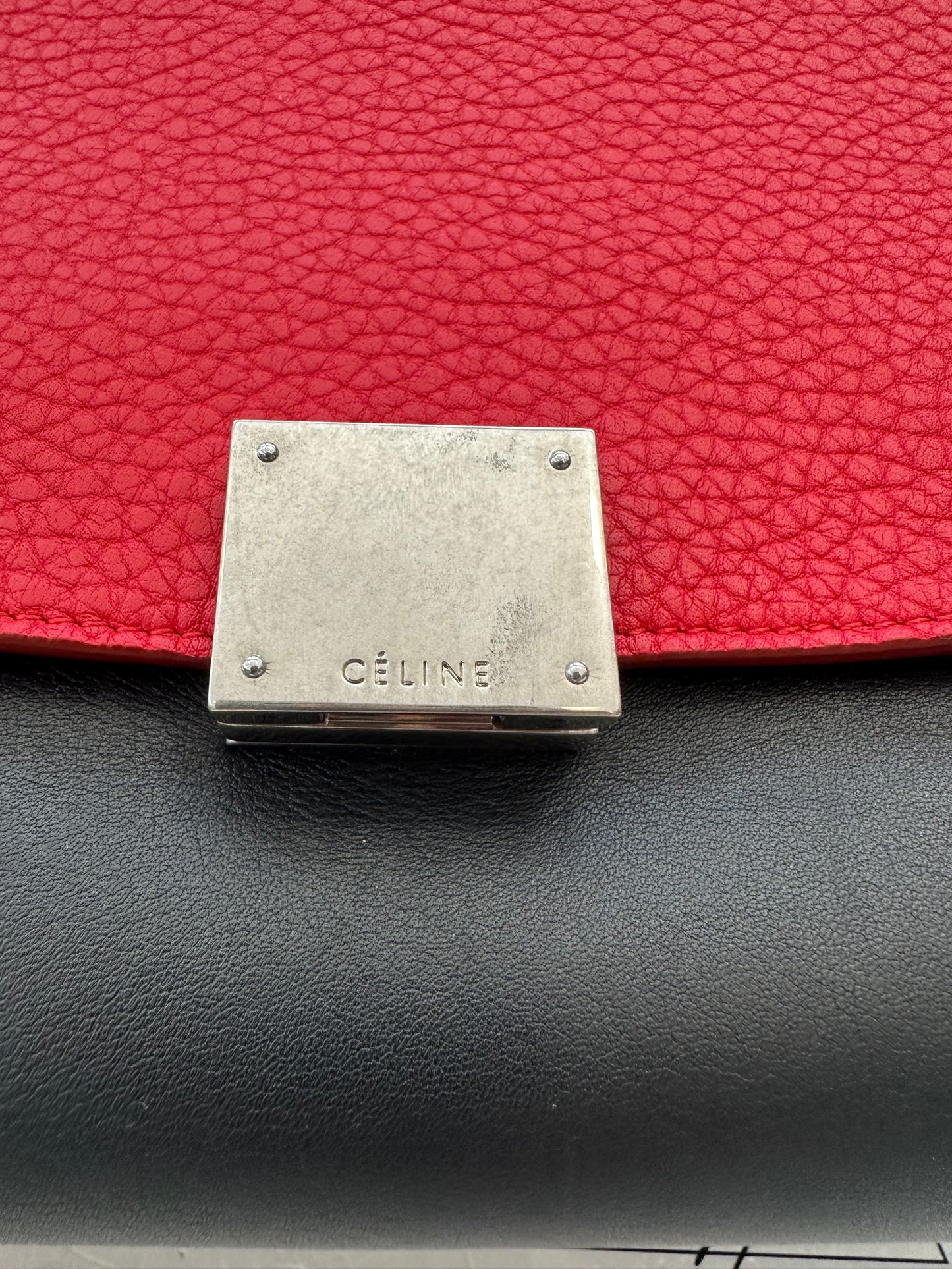 382305 - Celine Trapeze
