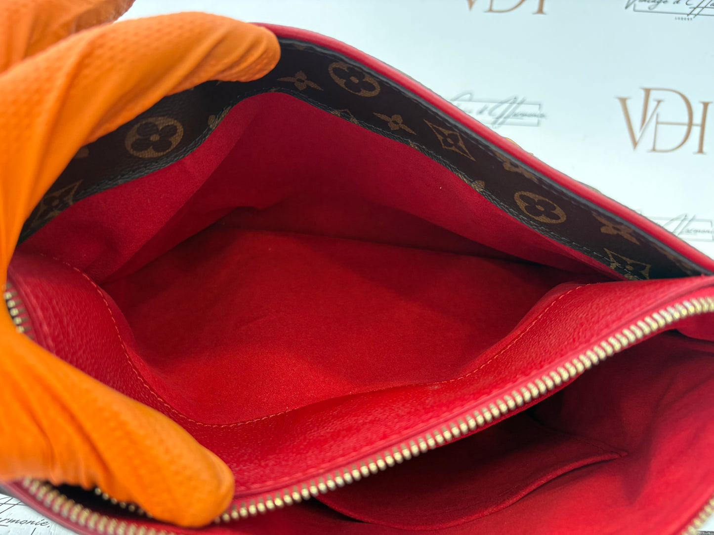 201112 - Louis Vuitton Pallas