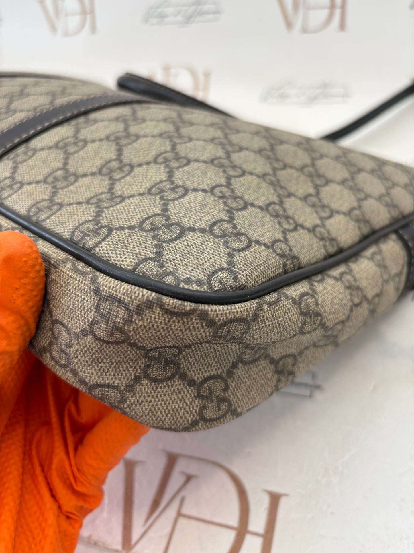 200868 - Gucci
