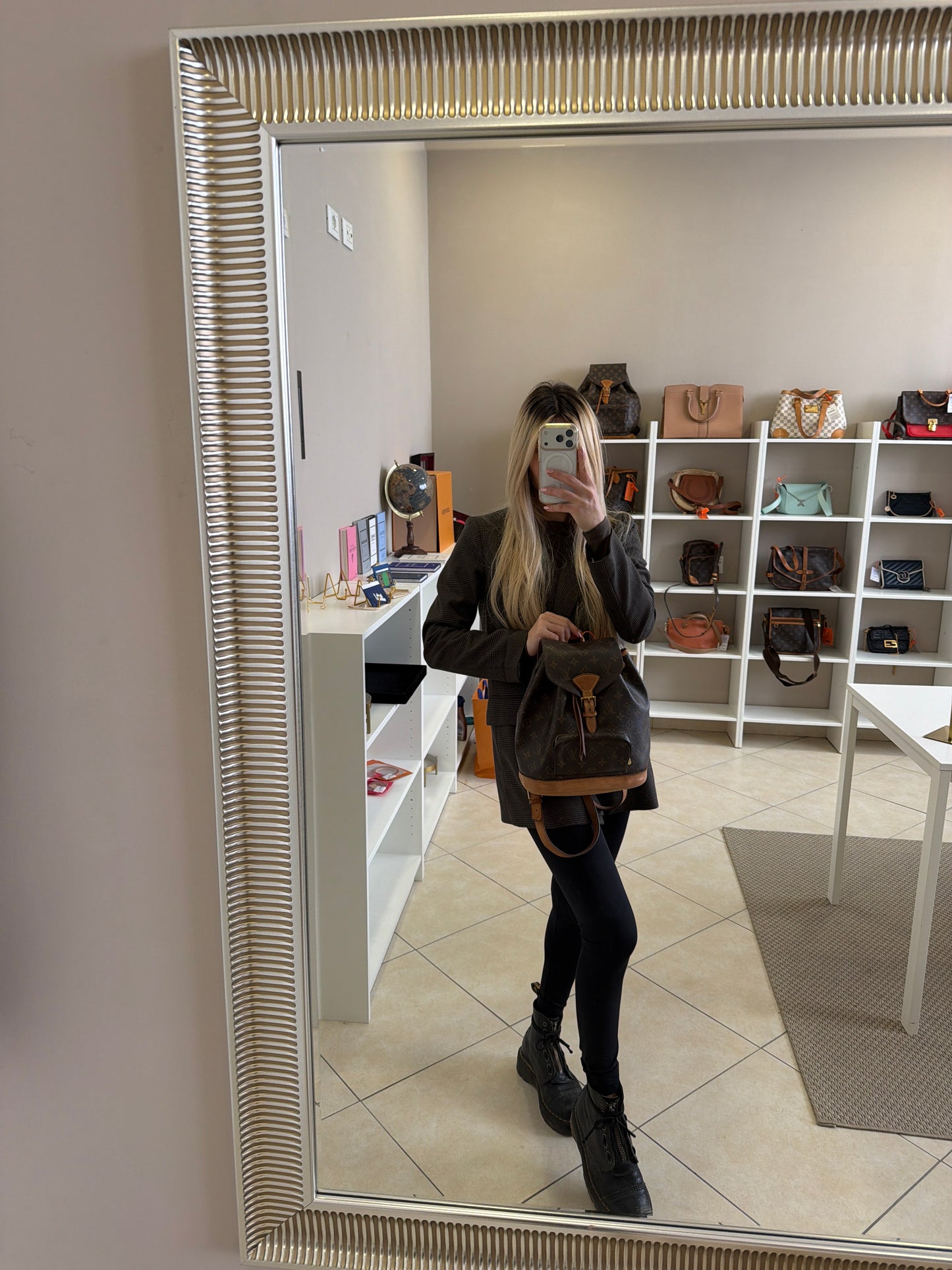 017910 - Louis Vuitton Montsouris MM