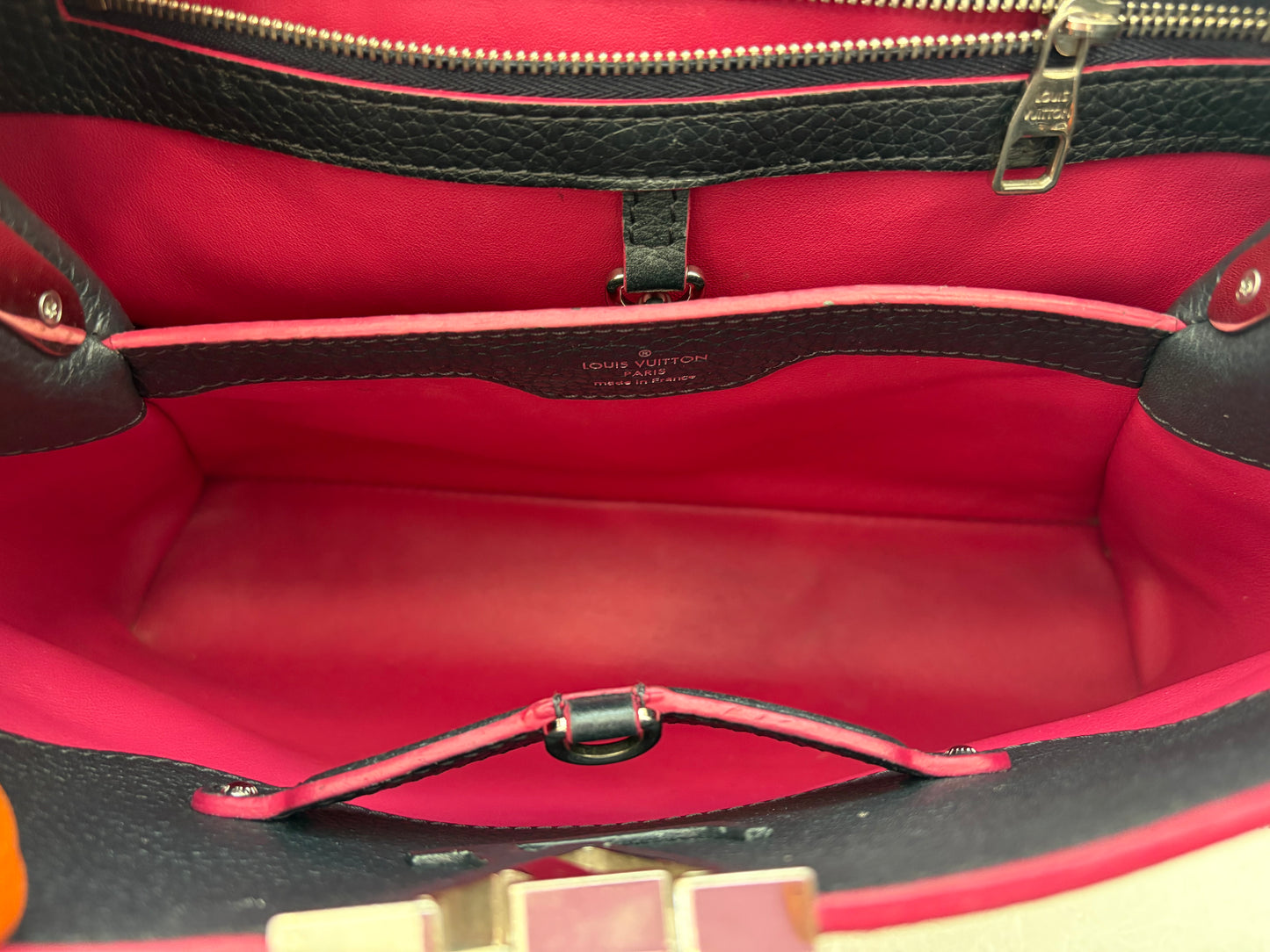 383111 - Louis Vuitton Capucines